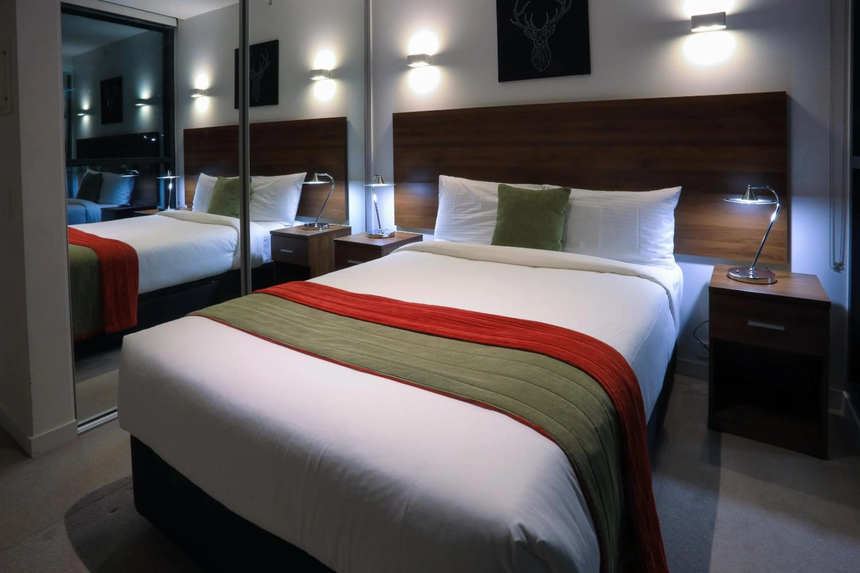 Bedroom, Bed in Flinders Street Apartments