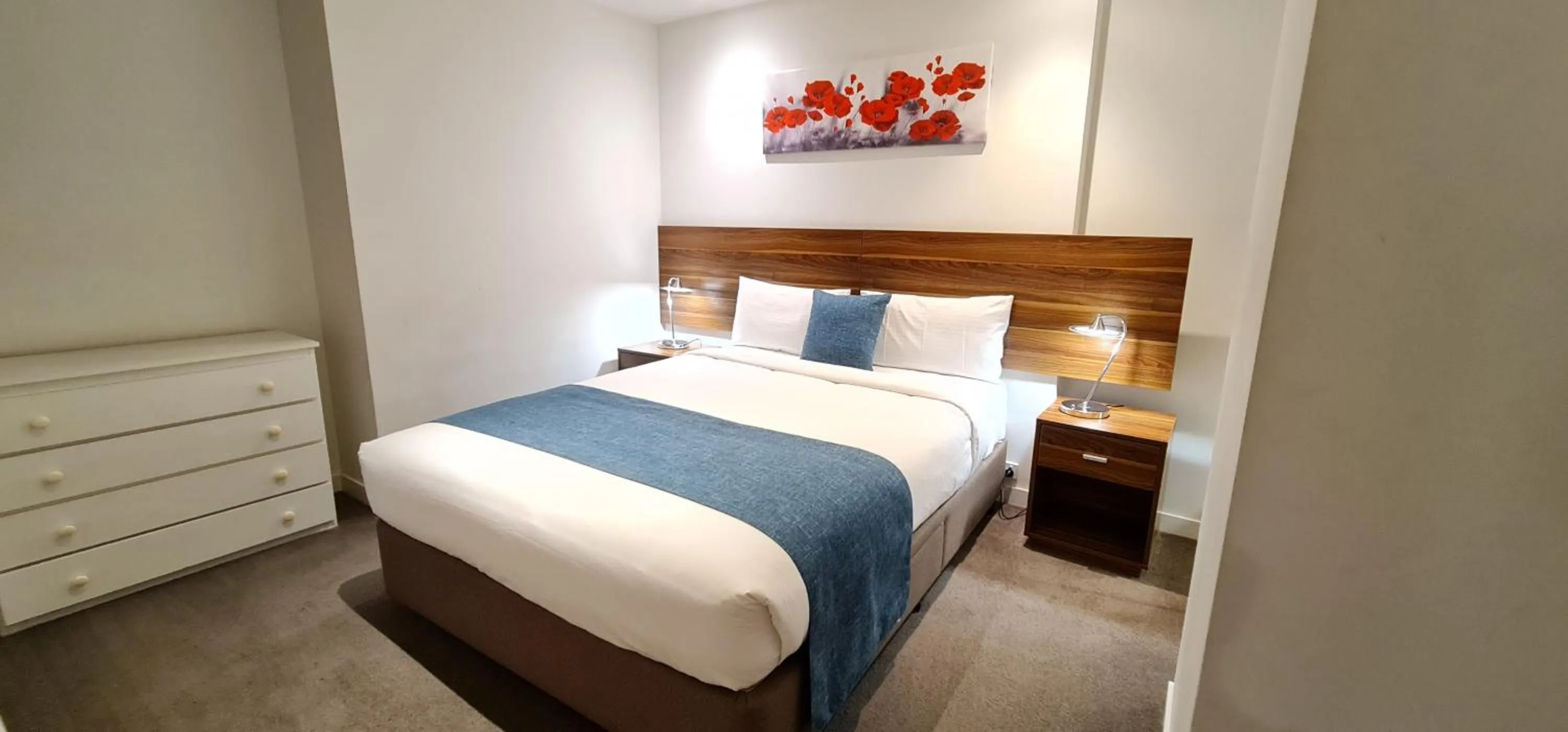 Bedroom, Bed in Flinders Street Apartments