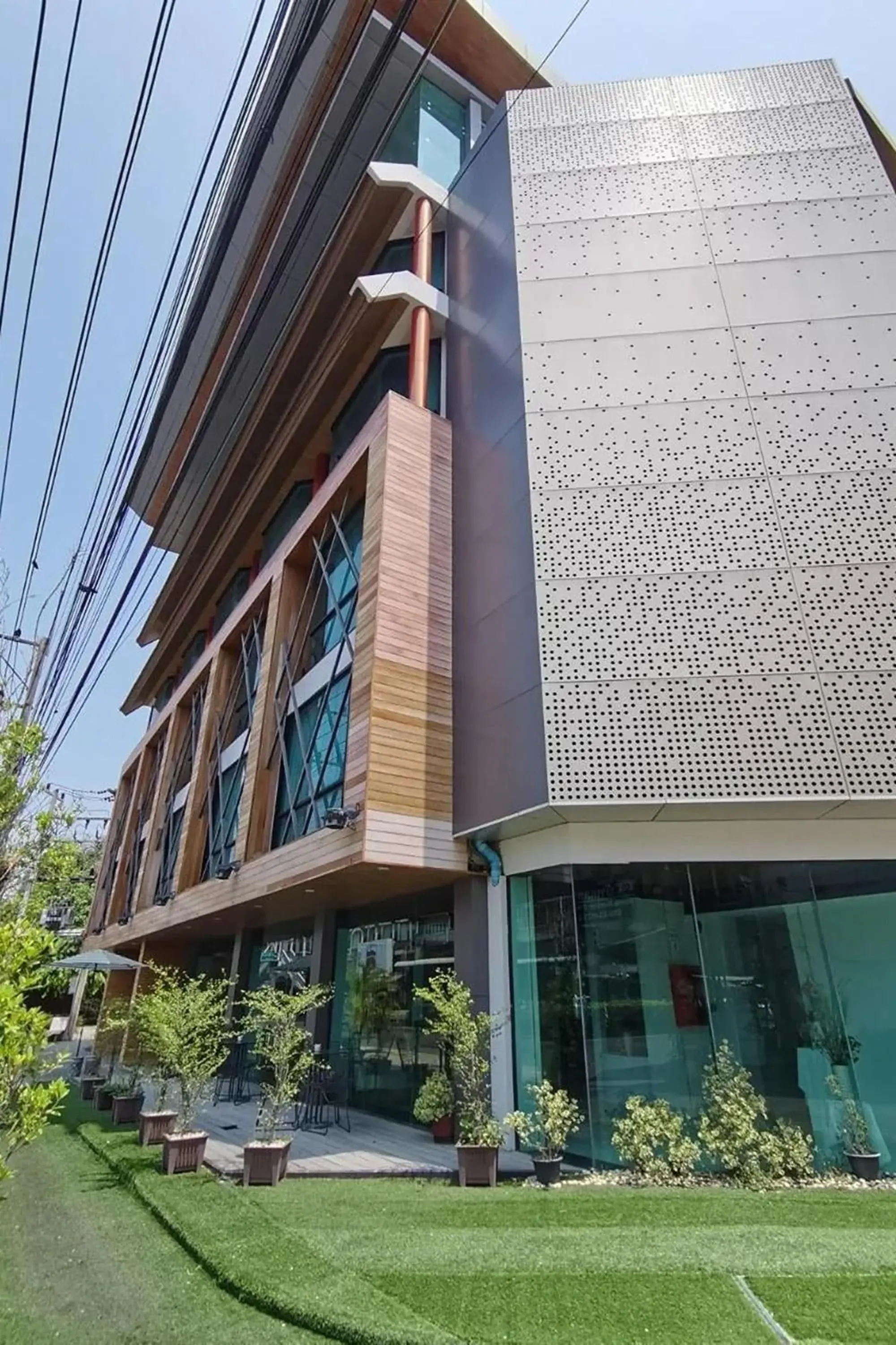 Property building in Holatel Hotel Phitsanulok Property building in Holatel Hotel Phitsanulok