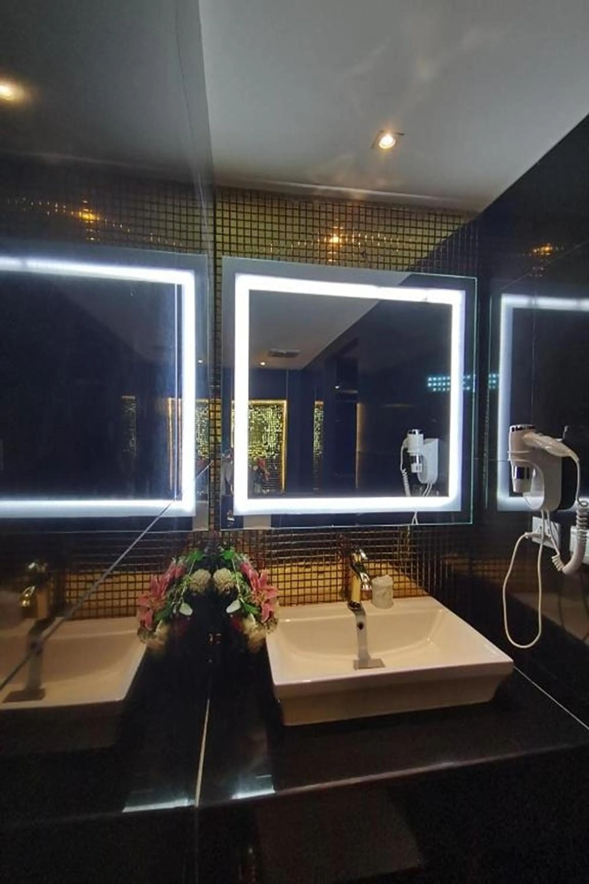 Bathroom in Holatel Hotel Phitsanulok