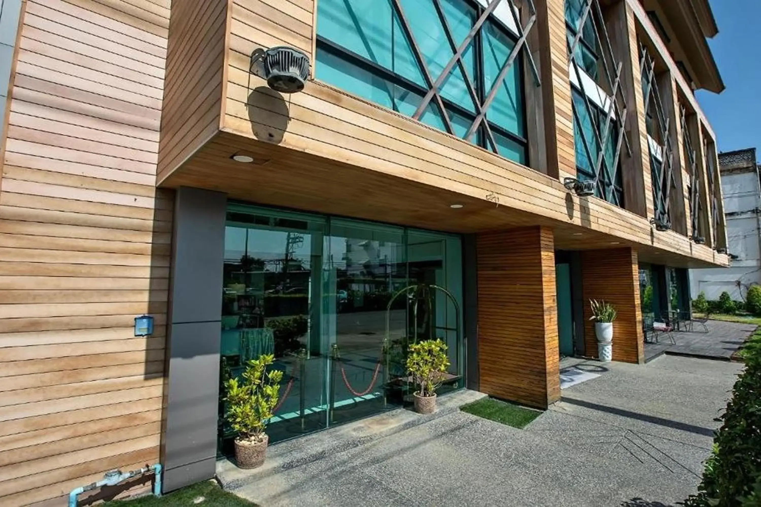 Property building in Holatel Hotel Phitsanulok Property building in Holatel Hotel Phitsanulok