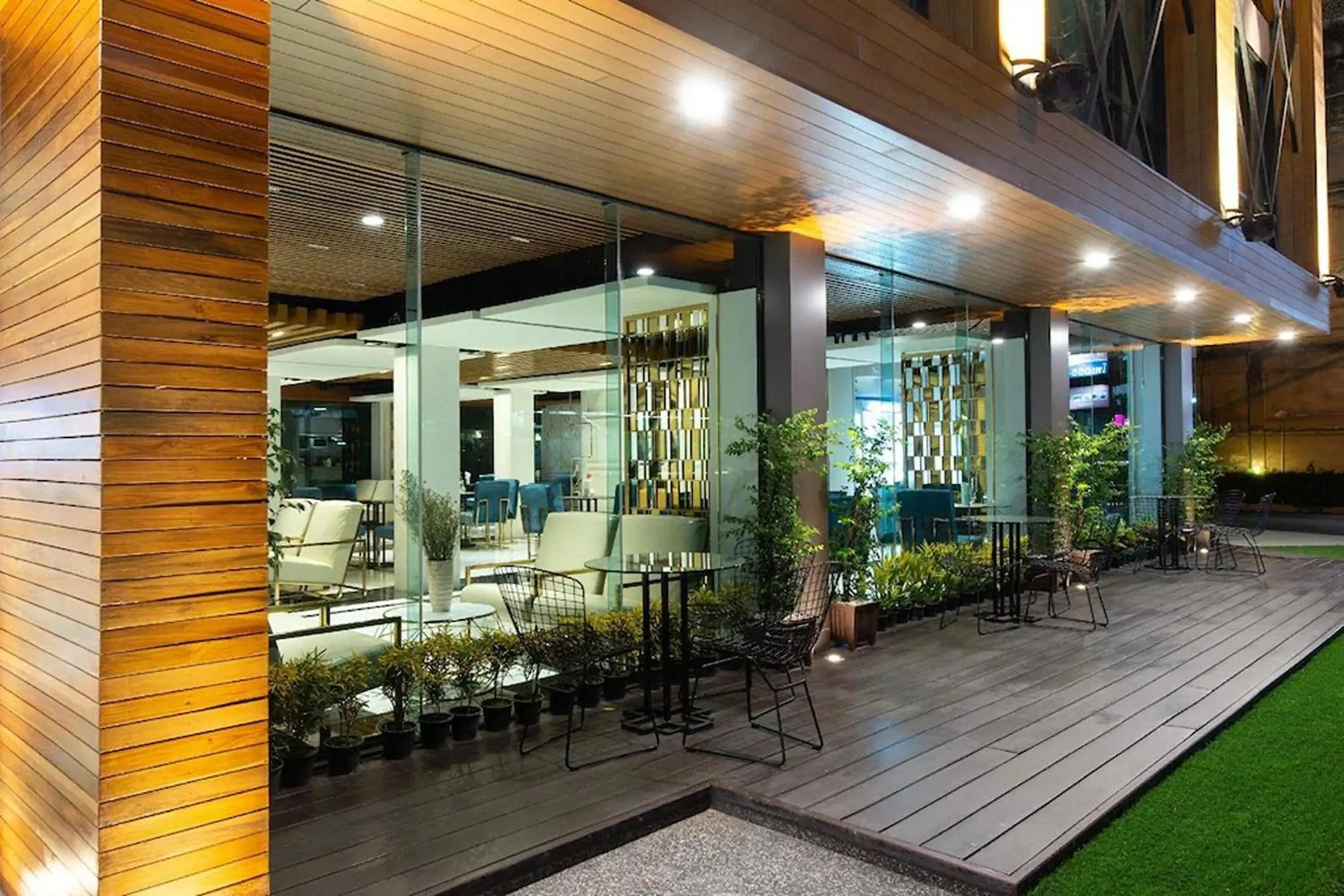 Property building in Holatel Hotel Phitsanulok Property building in Holatel Hotel Phitsanulok