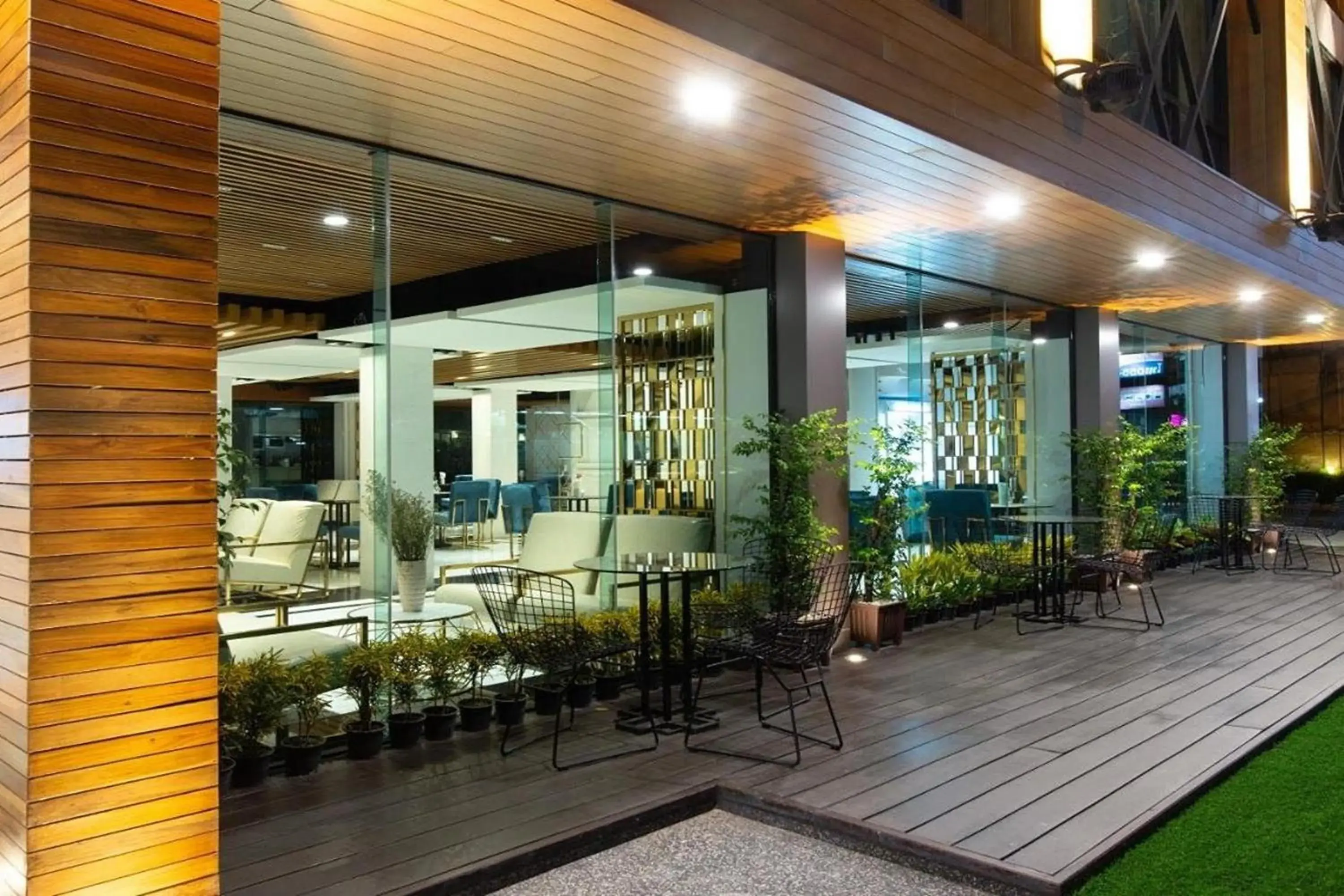 Property building in Holatel Hotel Phitsanulok Property building in Holatel Hotel Phitsanulok