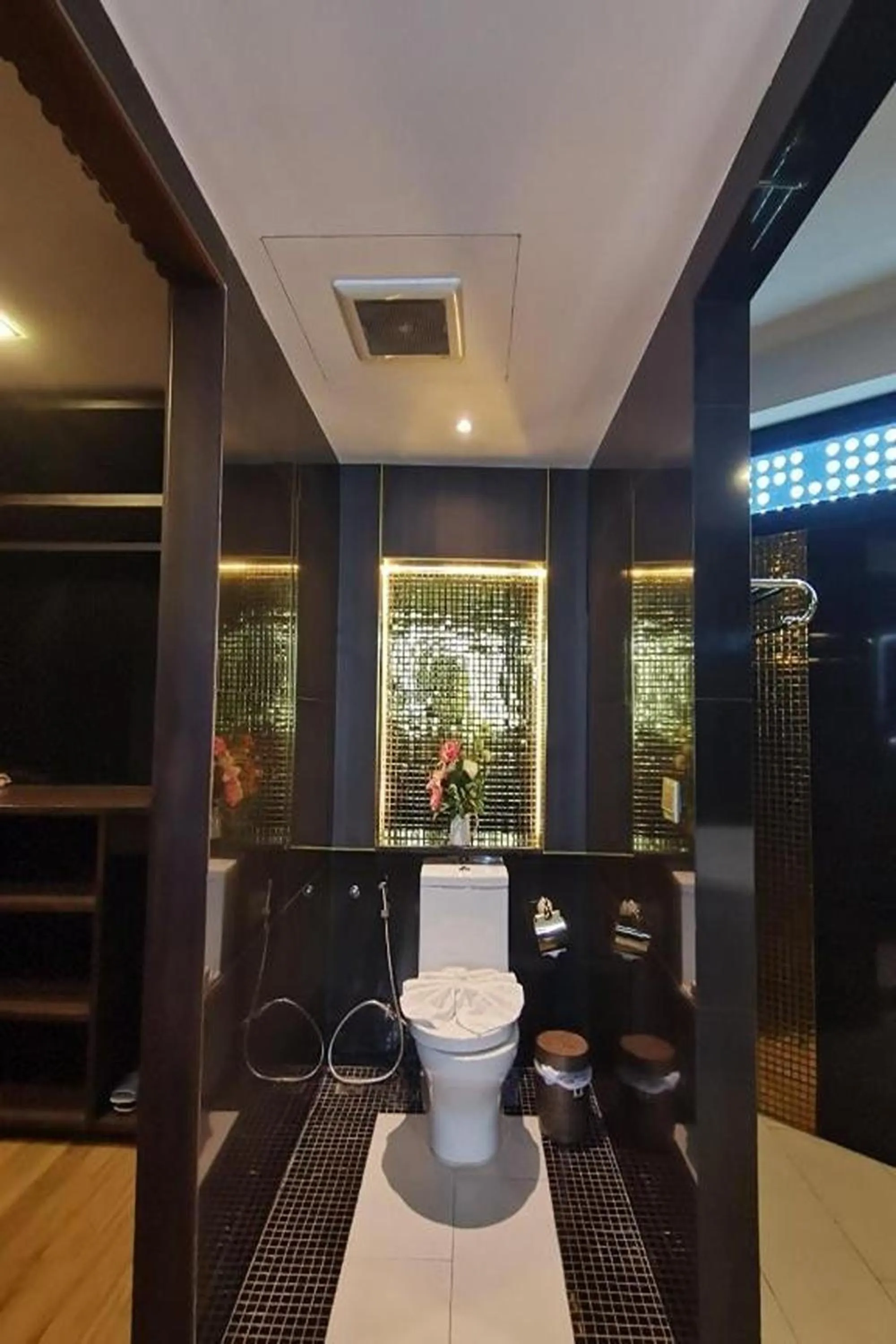 Bathroom in Holatel Hotel Phitsanulok