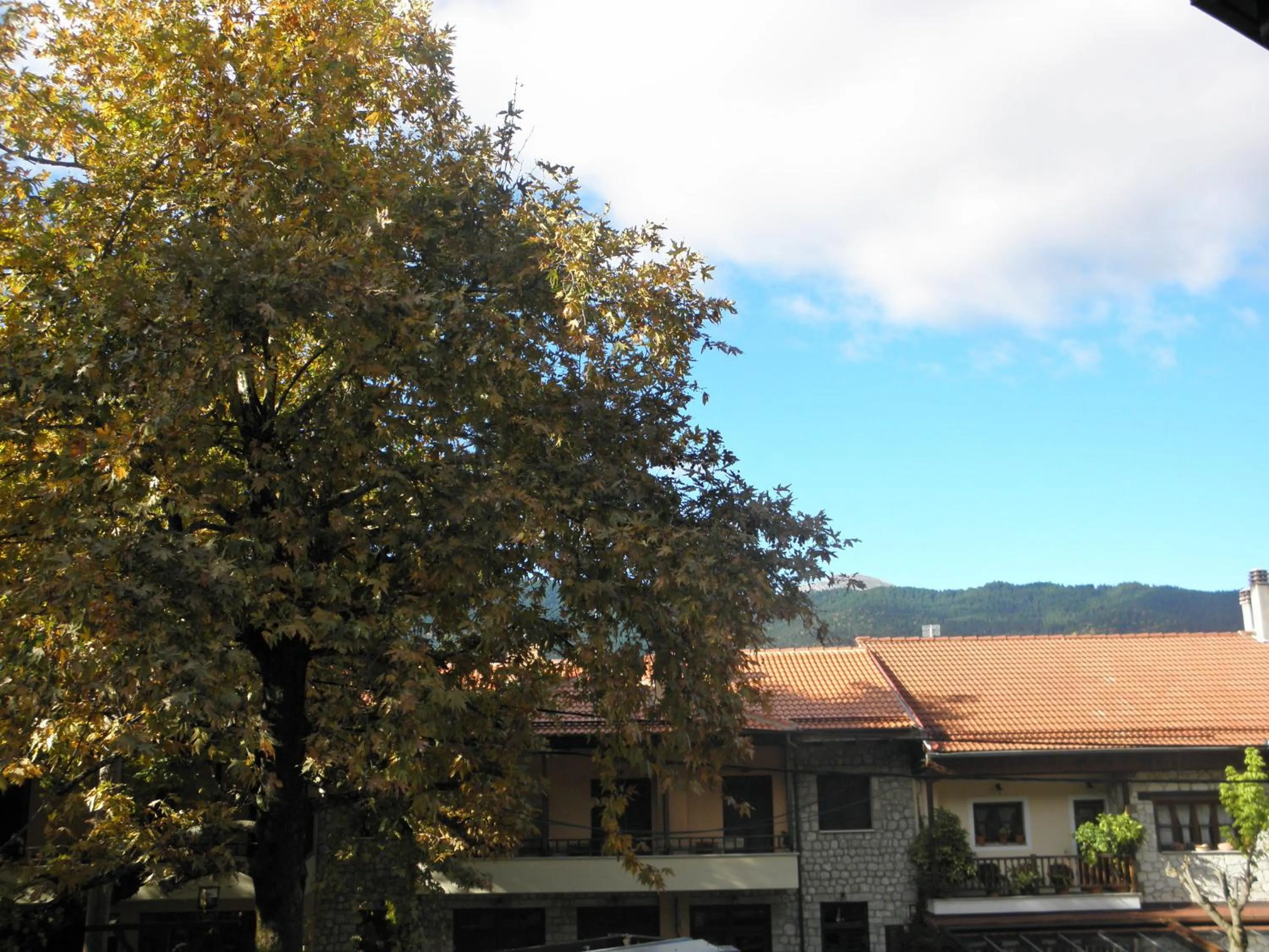 Facade/entrance in Hotel Mpakou
