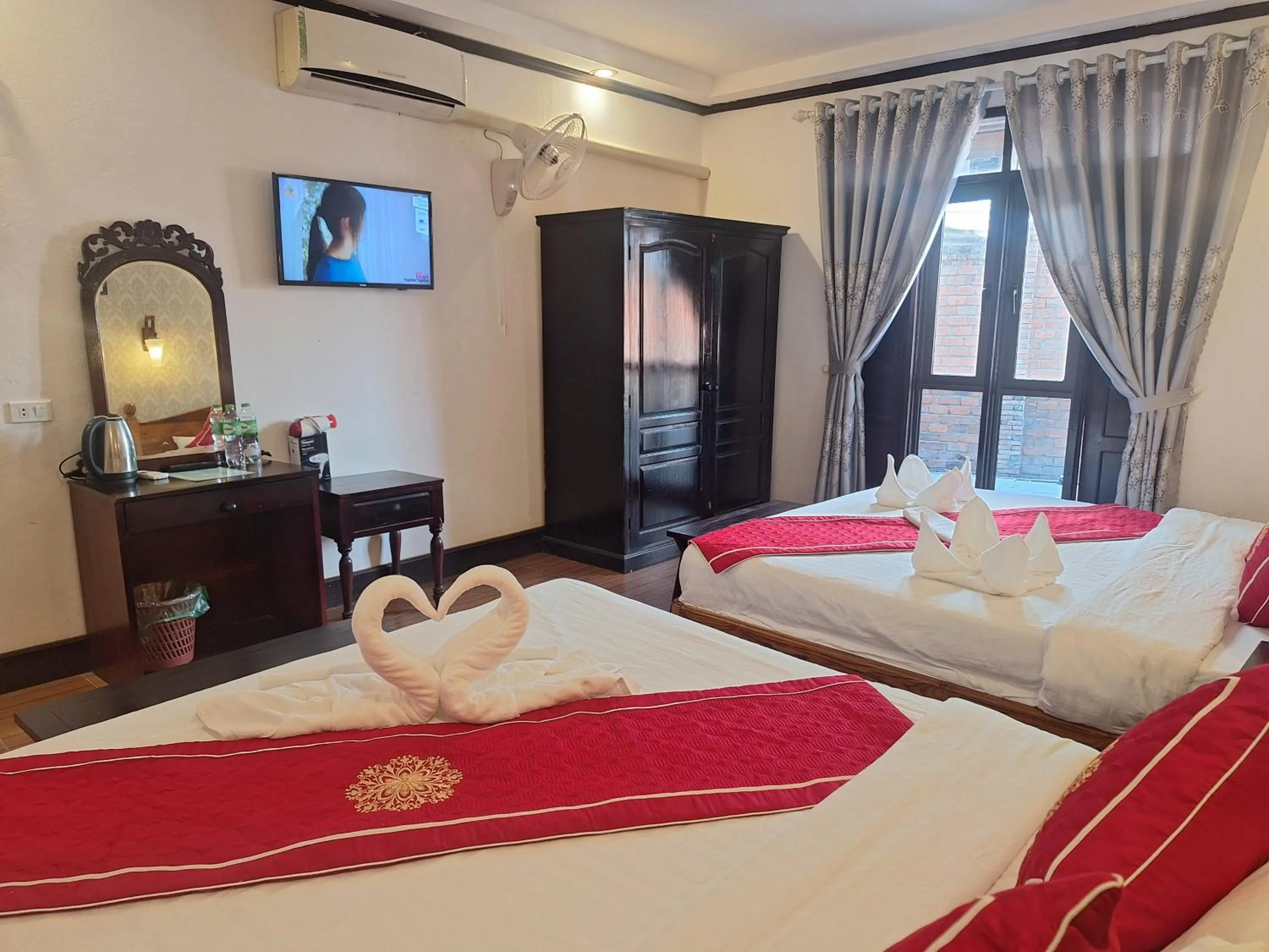 Bed in Luang Prabang Pavilion Hotel & Travel