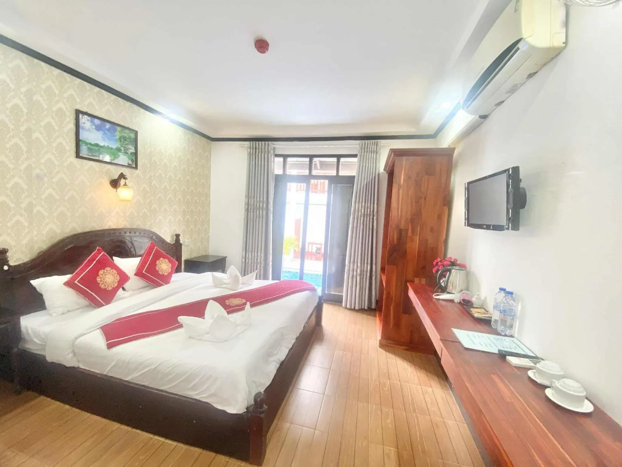 Bed in Luang Prabang Pavilion Hotel & Travel