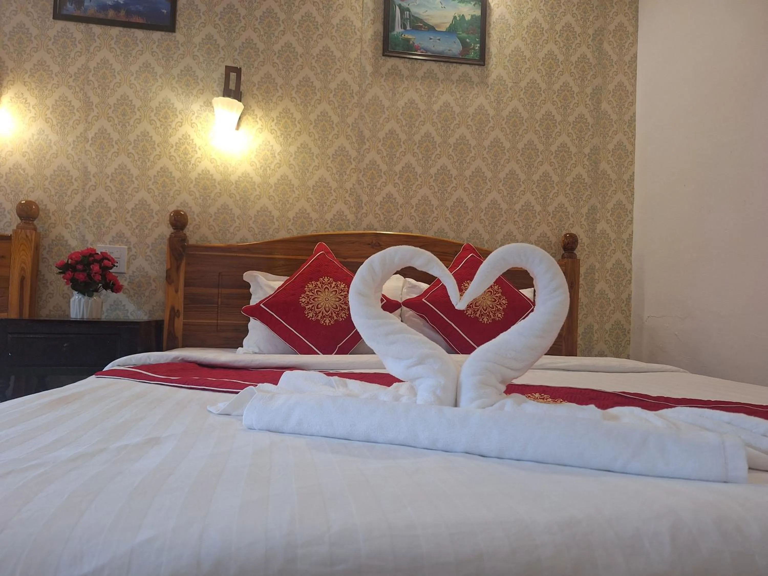 Bed in Luang Prabang Pavilion Hotel & Travel