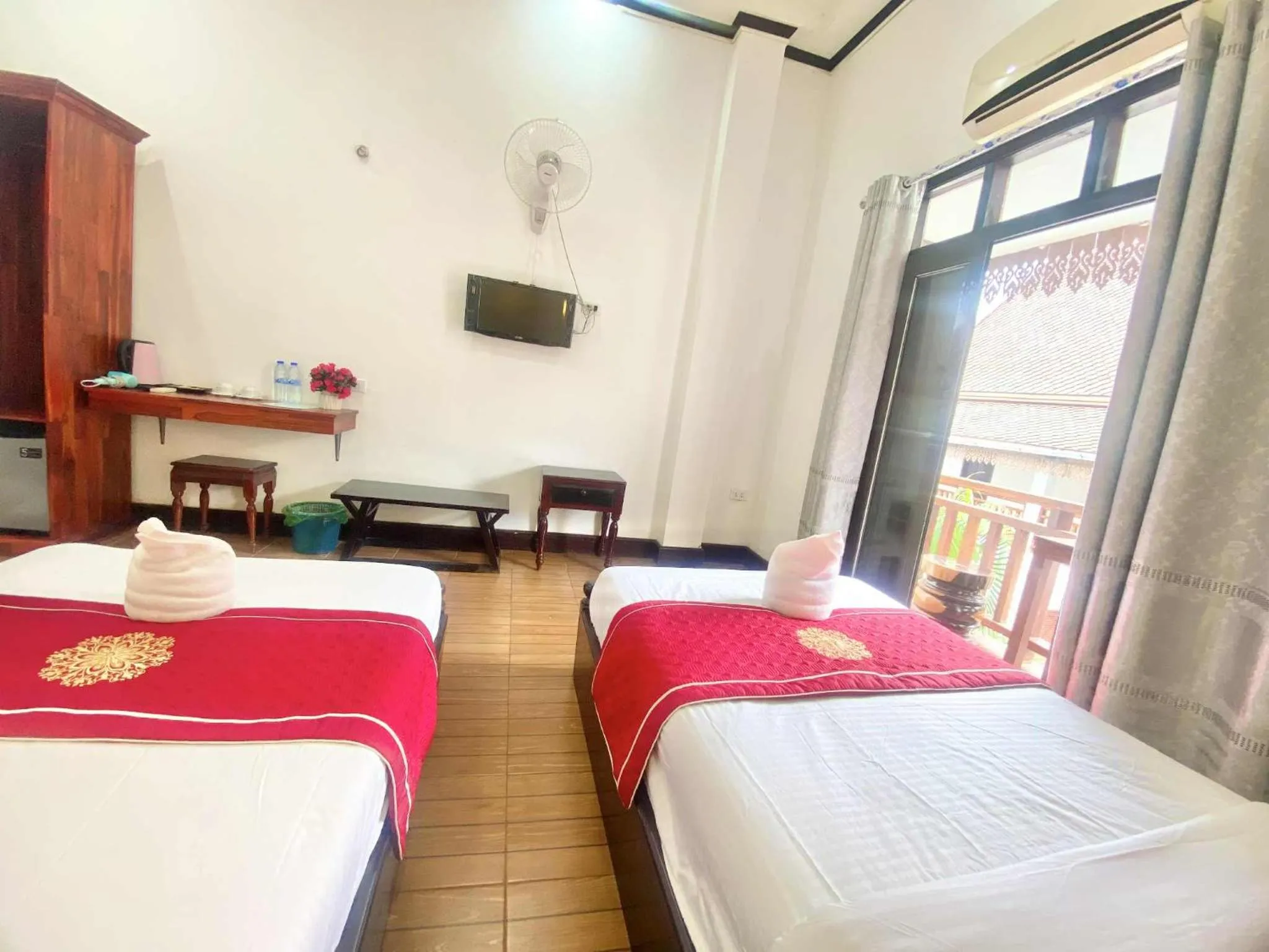 Bed in Luang Prabang Pavilion Hotel & Travel