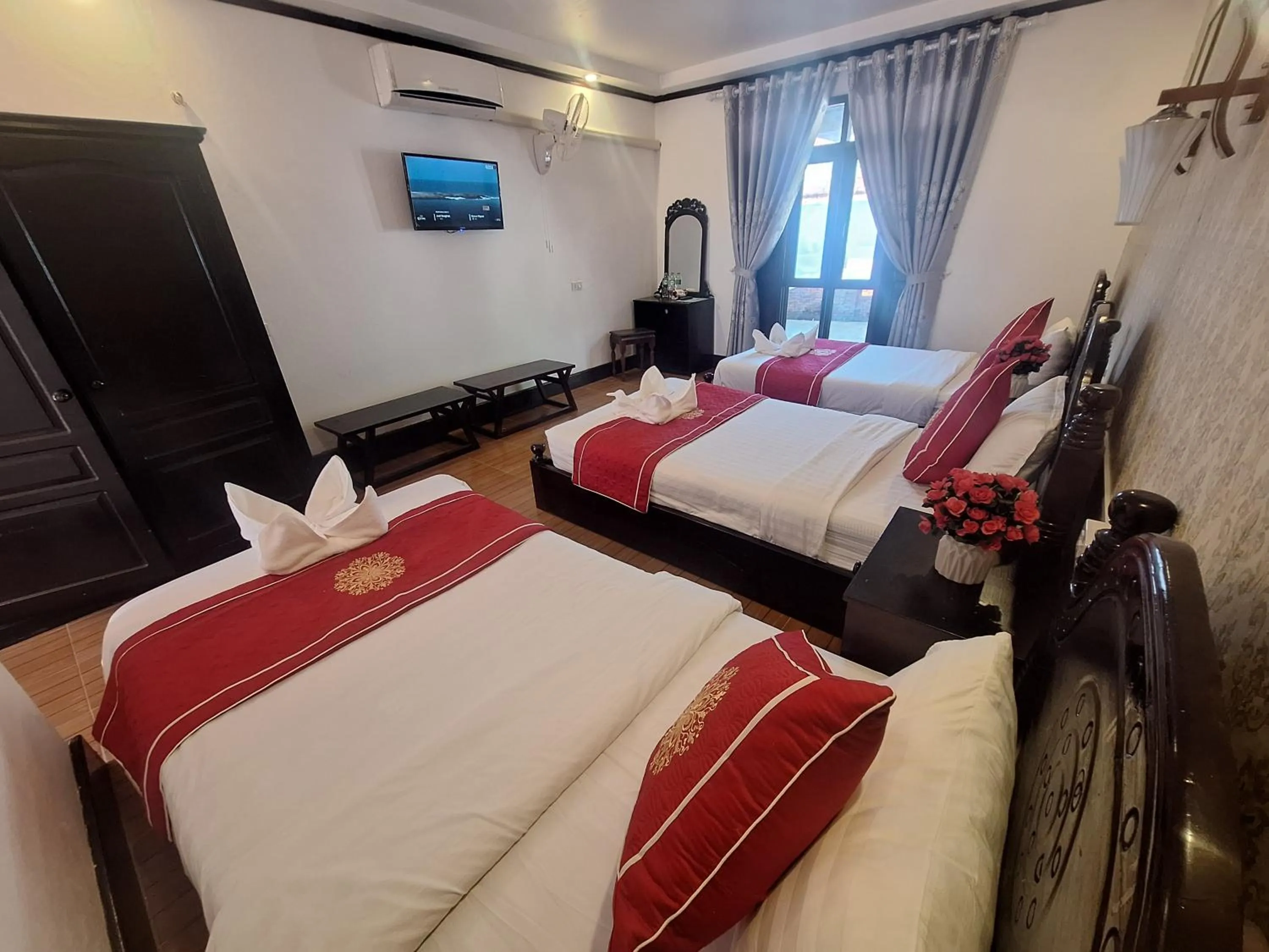 Bed in Luang Prabang Pavilion Hotel & Travel