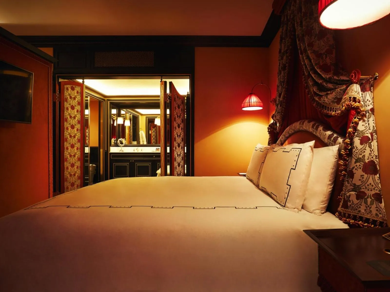 Photo of the whole room, Bed in L’Escape, a Luxury Collection Hotel, Seoul Myeongdong