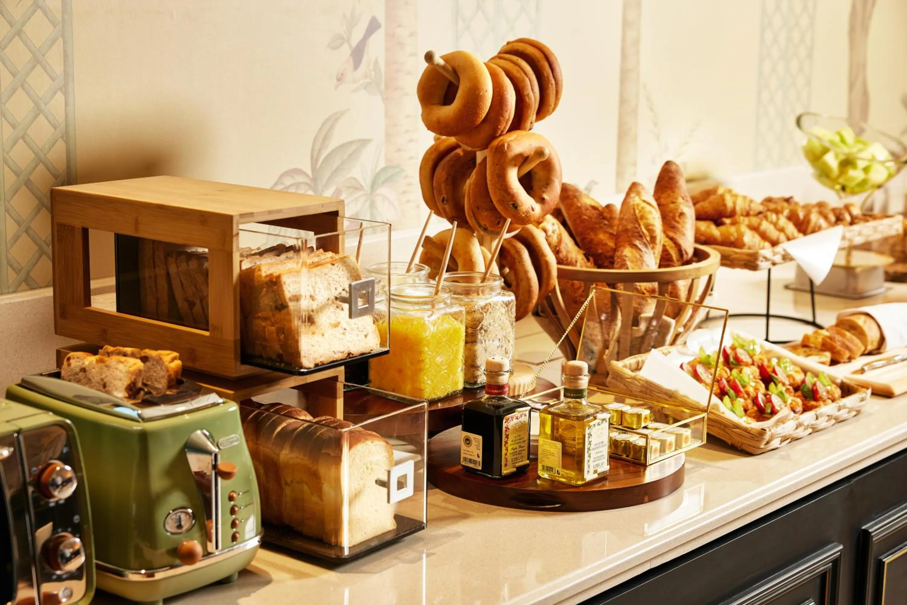 Food and drinks in L'Escape Hotel