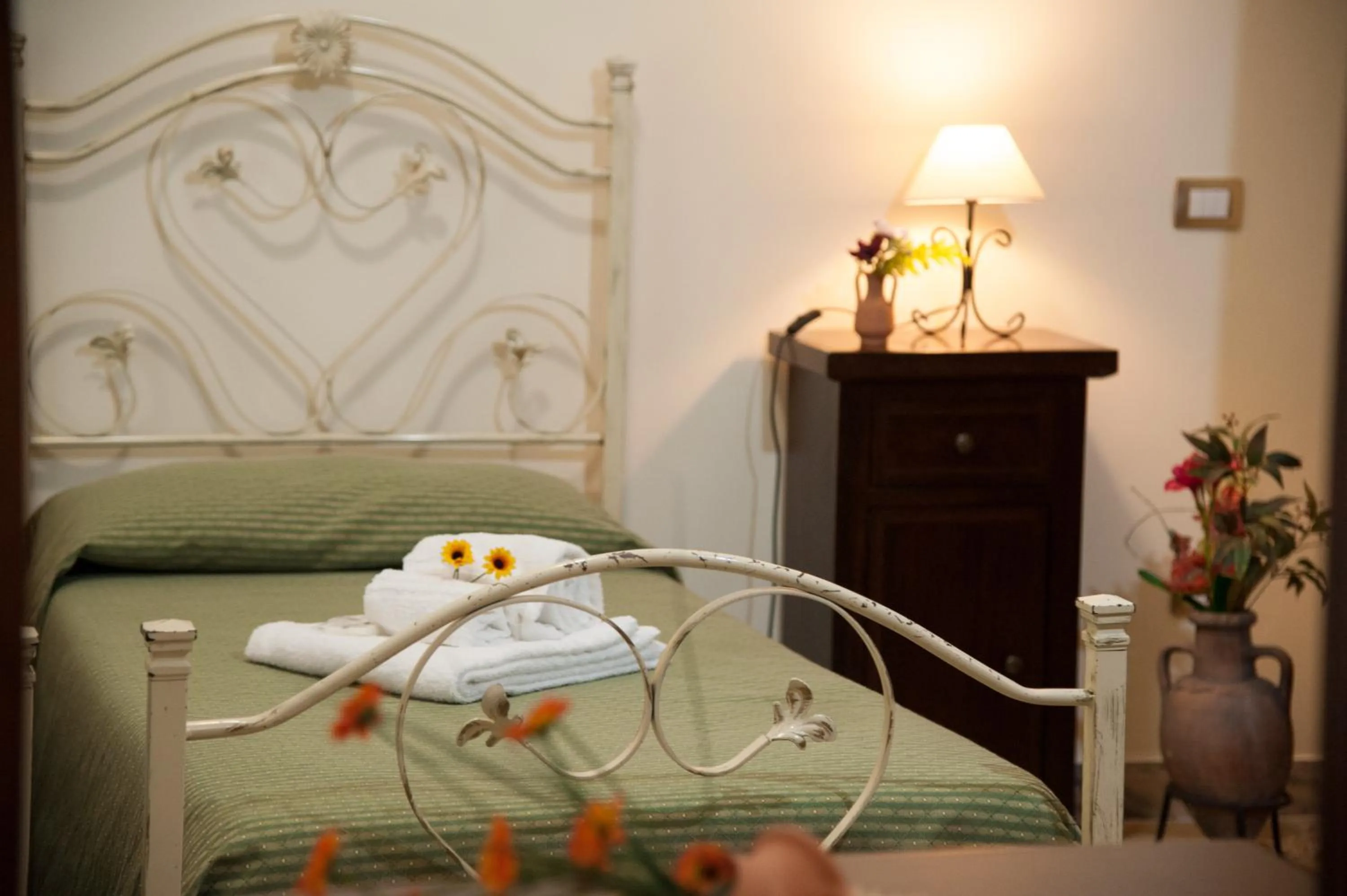 Decorative detail, Bed in Le Giare B&B