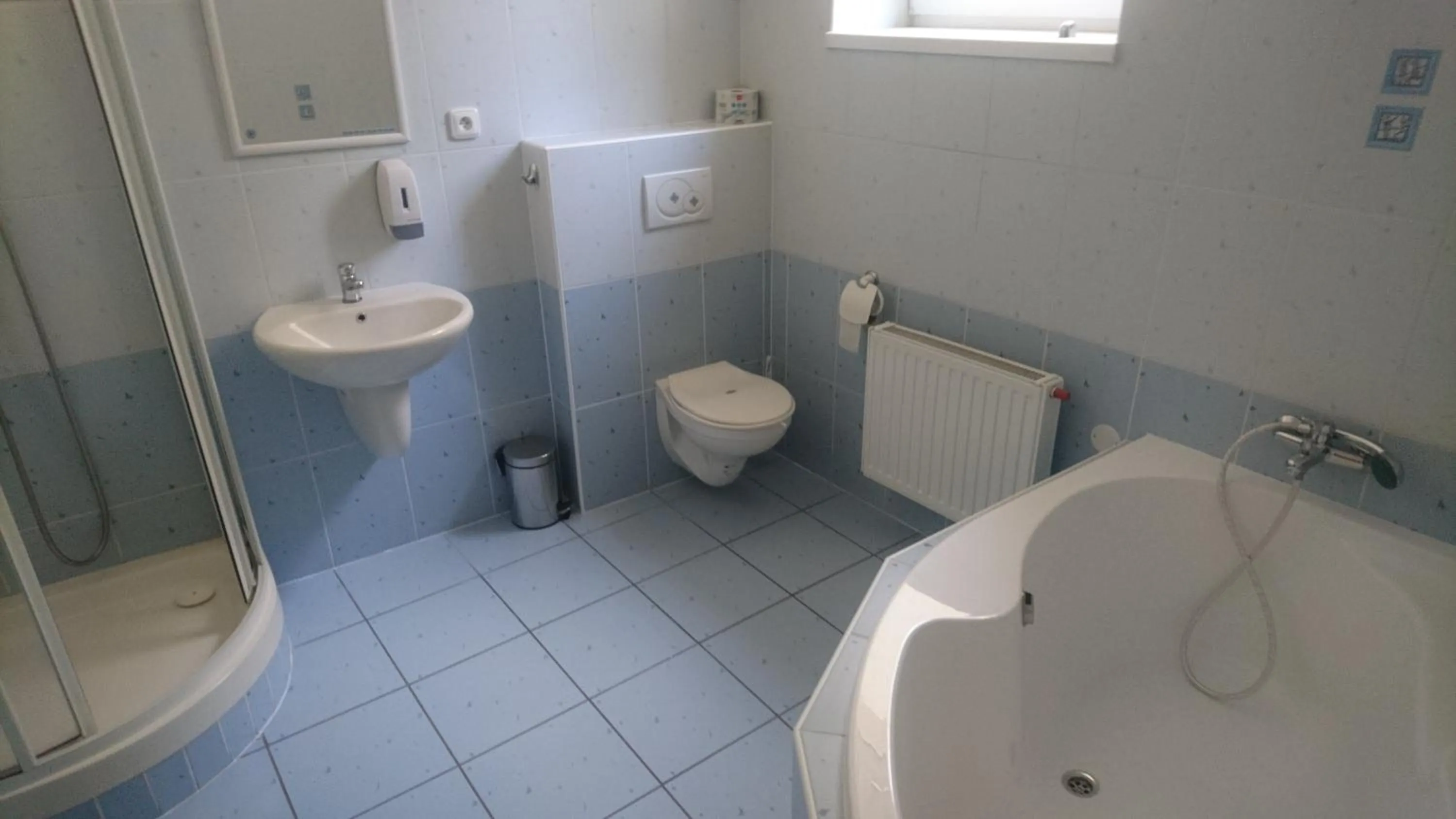 Shower in Hotel Antler