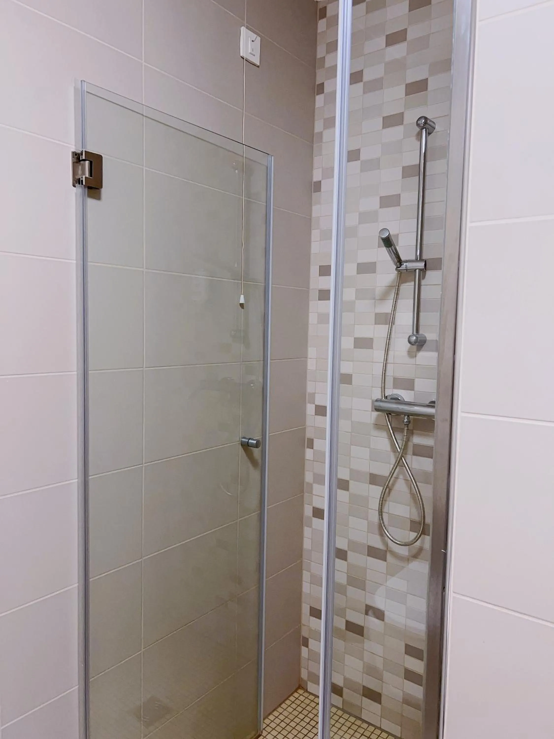 Shower in Villa Mari I