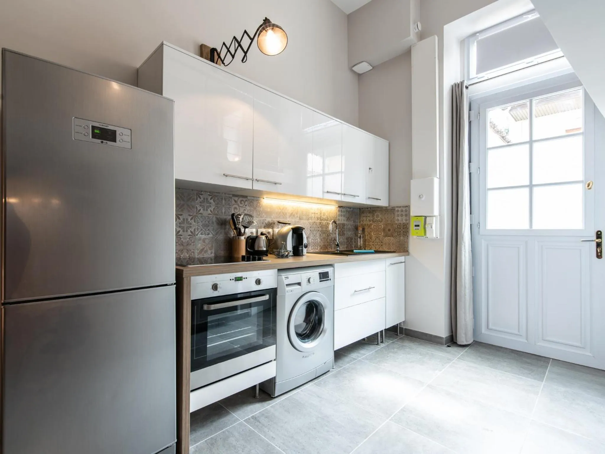 Kitchen or kitchenette in Good Night Inn Lyon Part Dieu