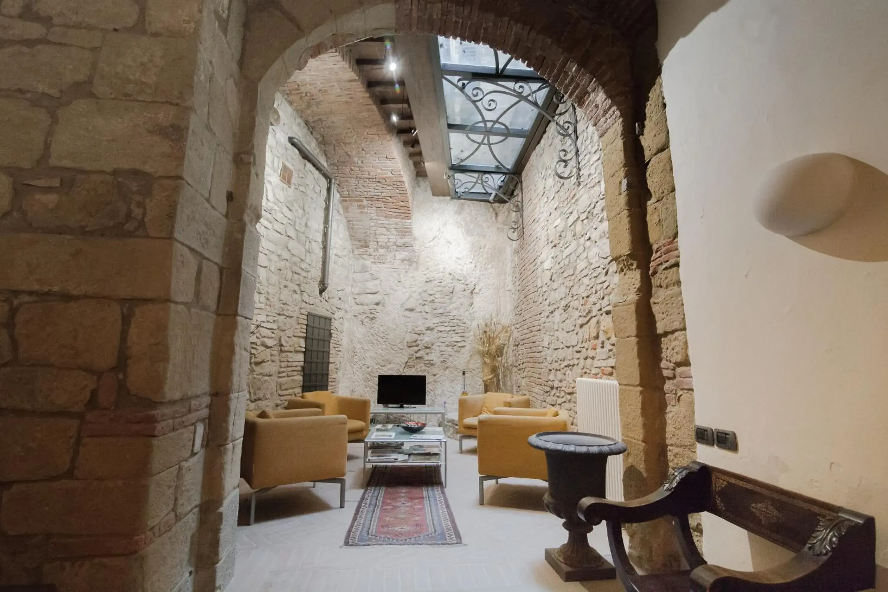 Lobby or reception in La Corte Del Re Suite & Rooms Arezzo Lobby or reception in La Corte Del Re Suite & Rooms Arezzo