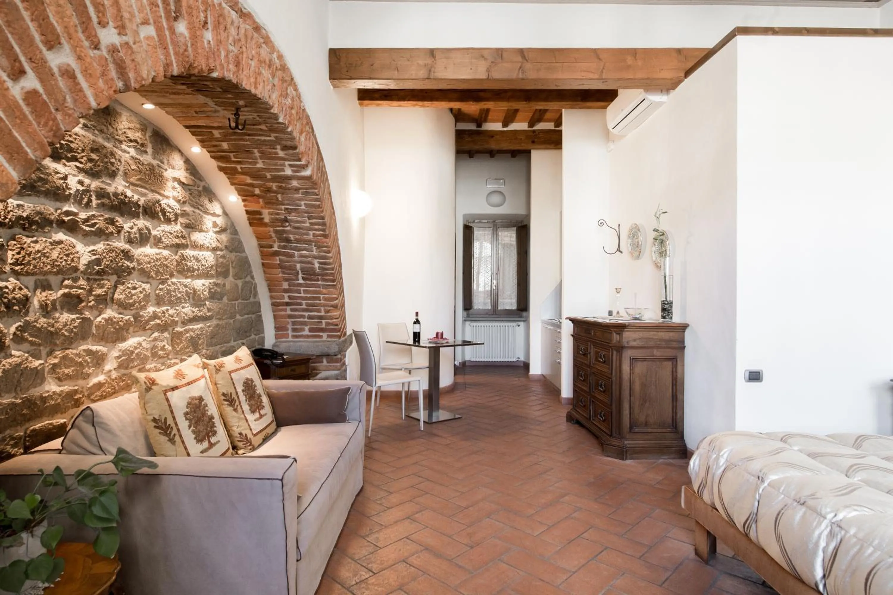 Living room, Bed in La Corte Del Re Suite & Rooms Arezzo