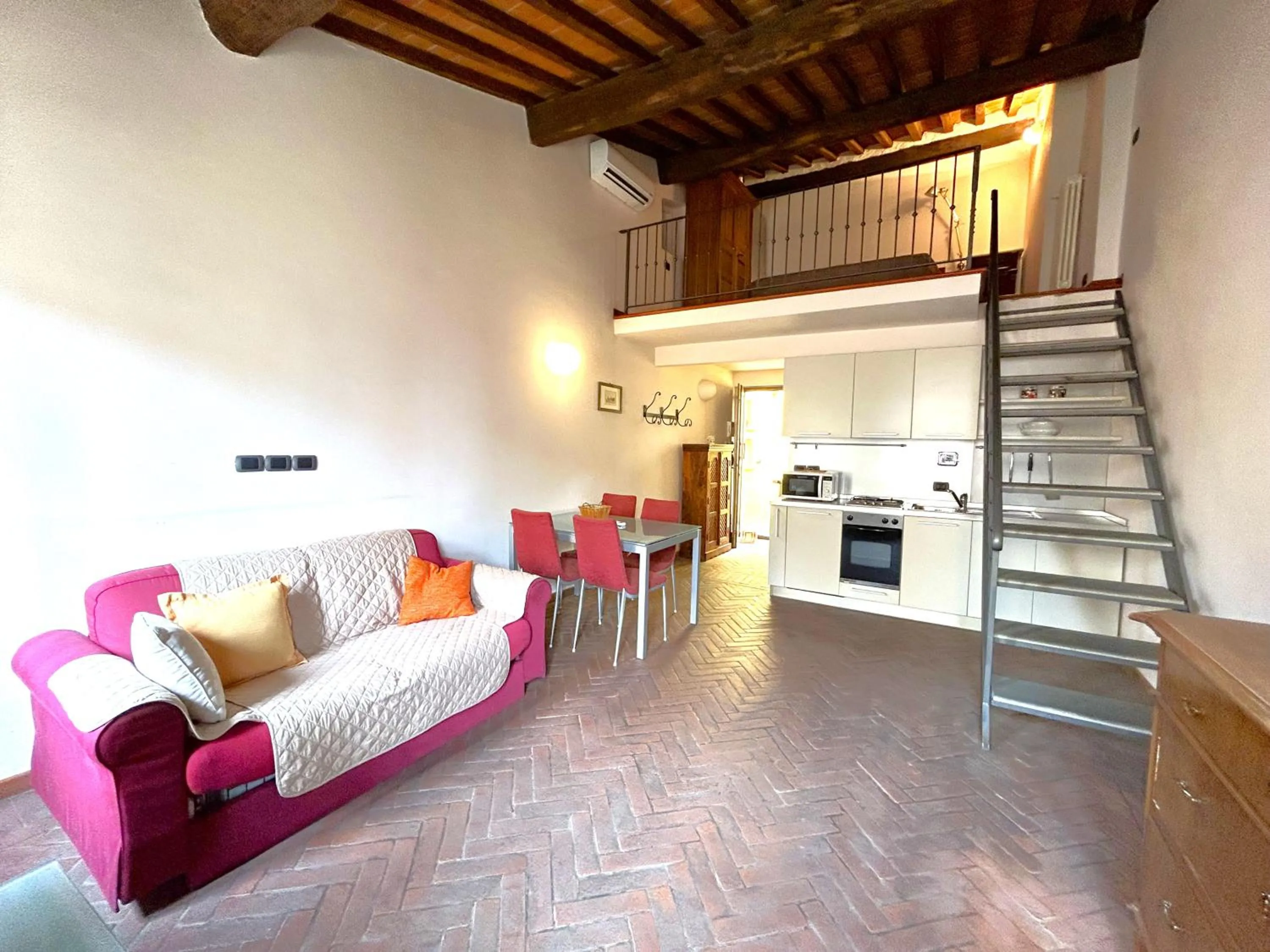 Kitchen or kitchenette in La Corte Del Re Suite & Rooms Arezzo