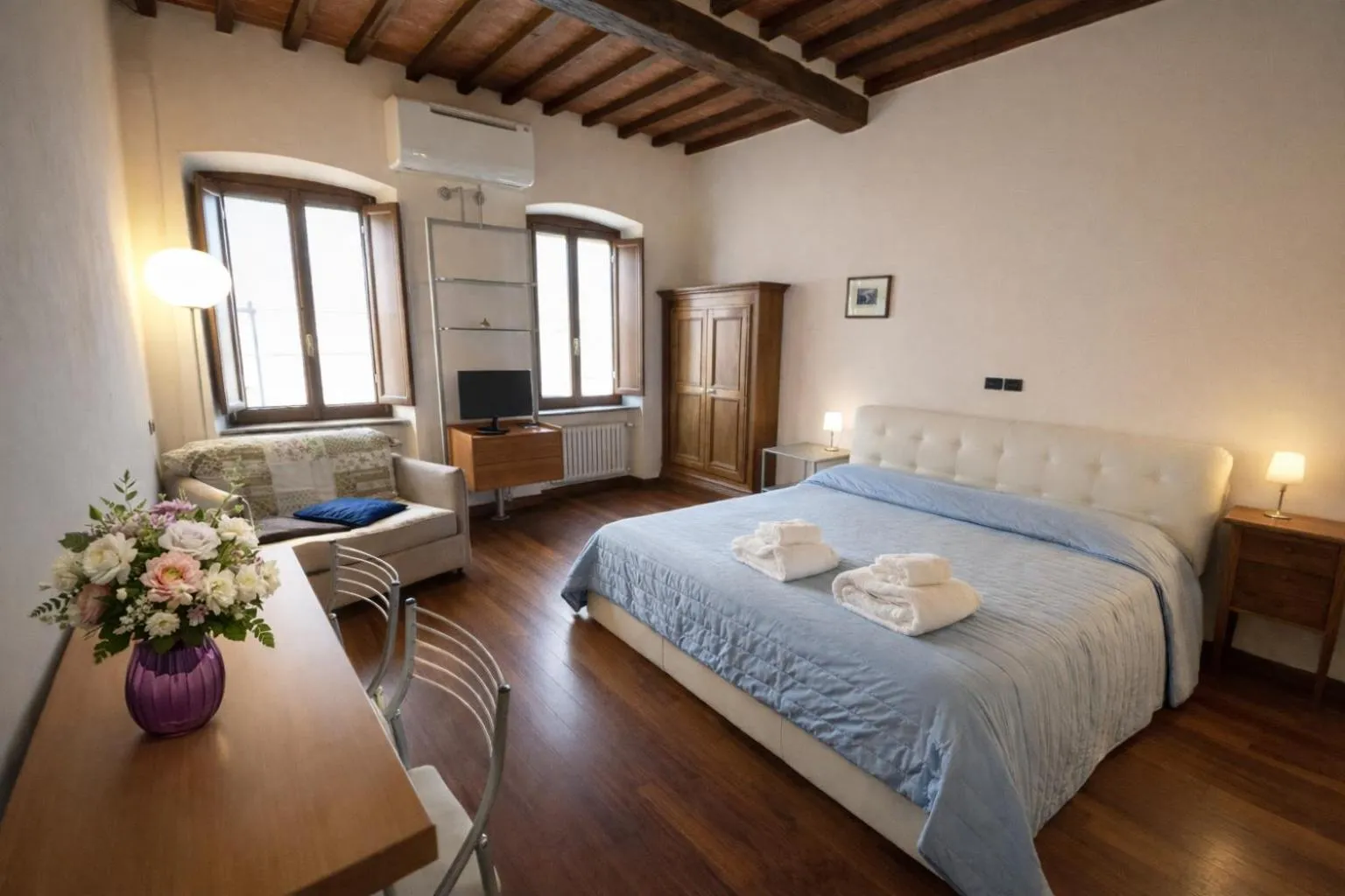 Bed in La Corte Del Re Suite & Rooms Arezzo