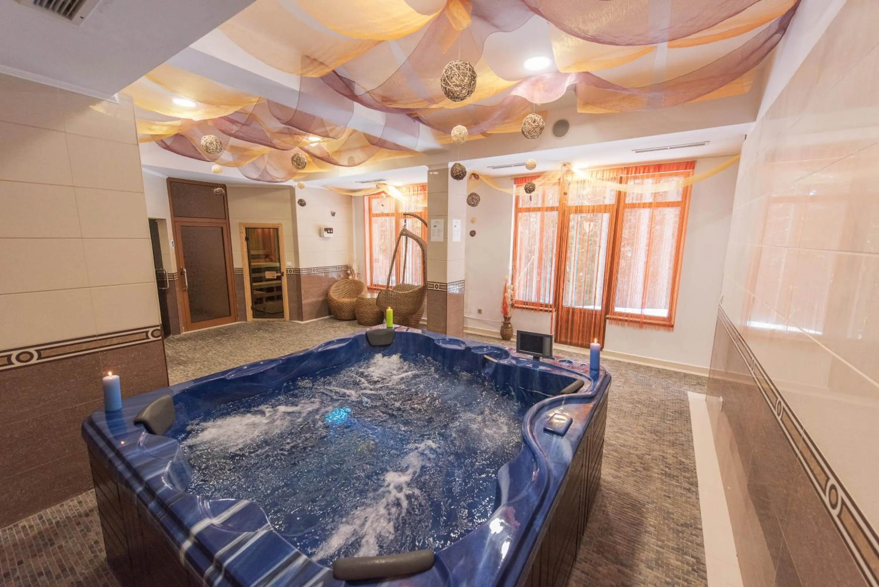 Hot Tub in MPM Family Hotel Merryan
