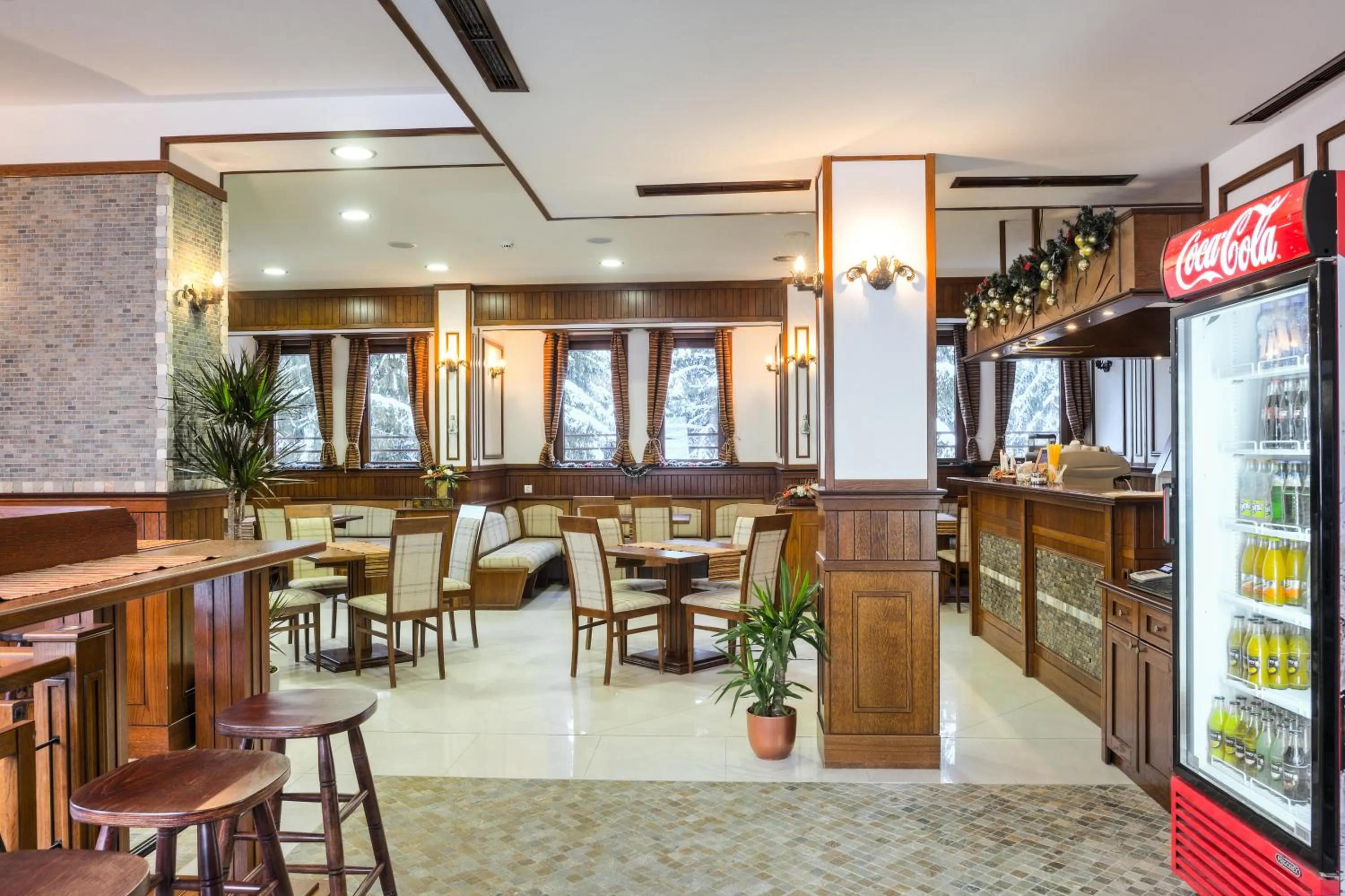 Lounge or bar in MPM Family Hotel Merryan