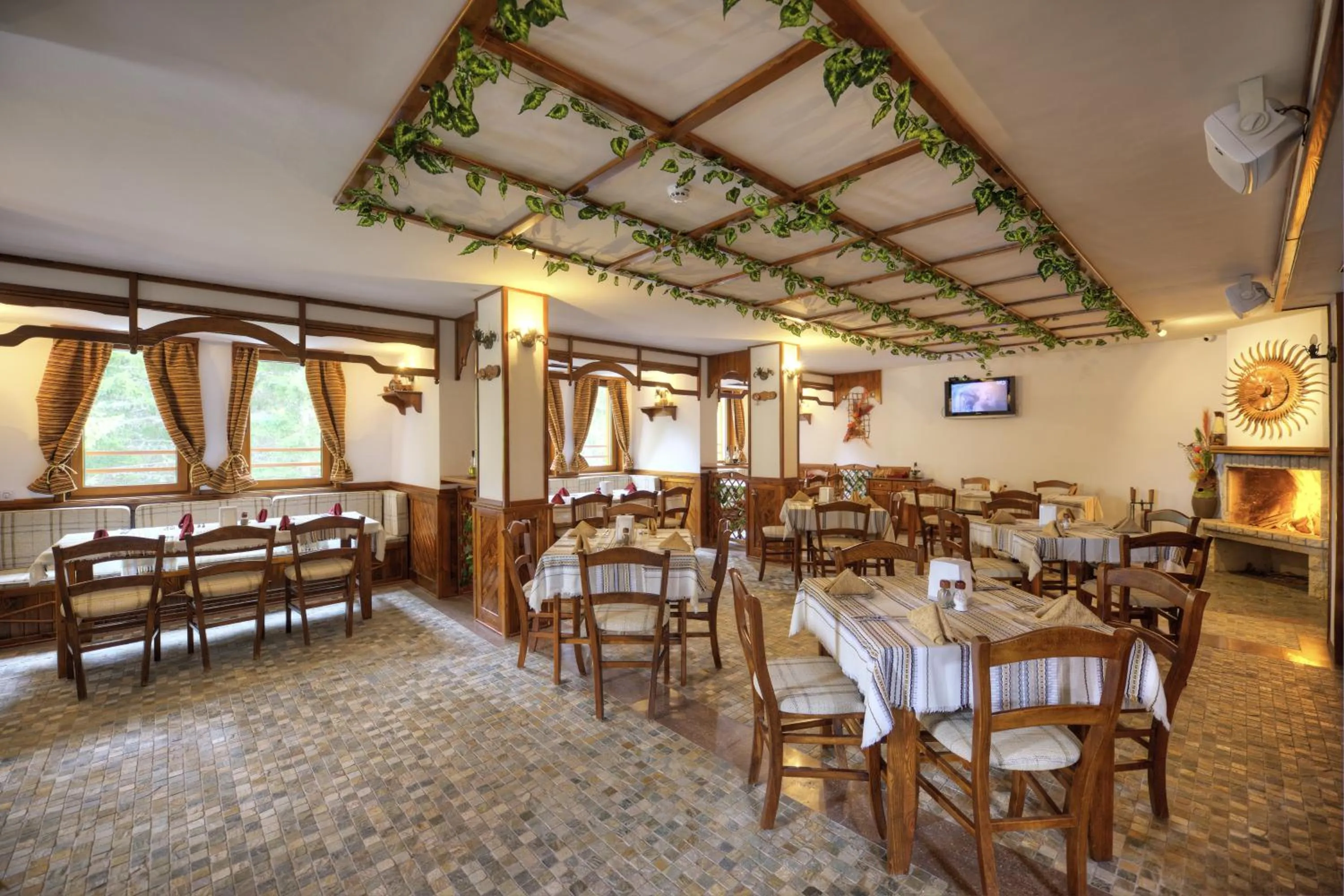 Restaurant/places to eat in MPM Family Hotel Merryan