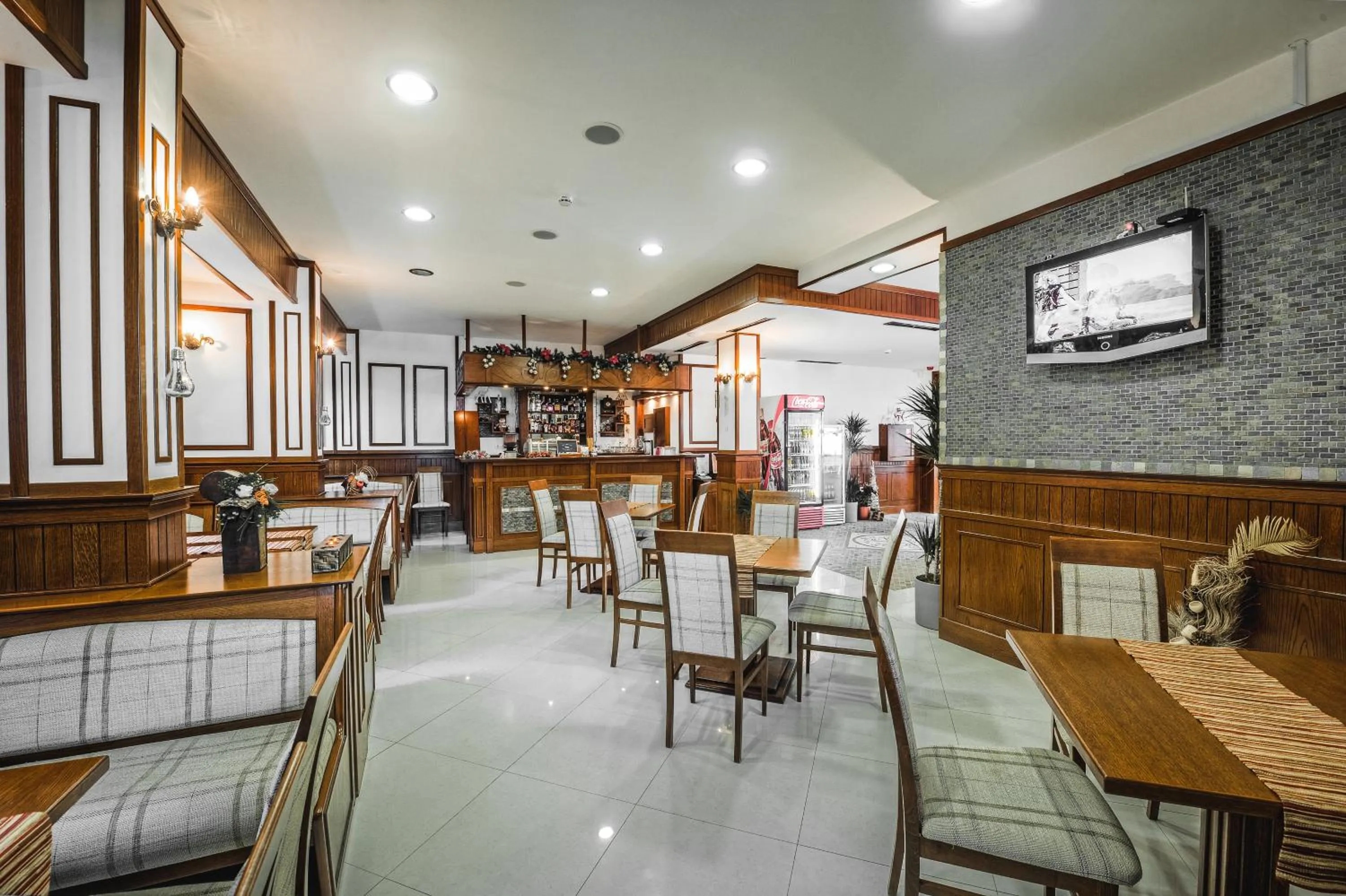 Communal lounge/ TV room in MPM Family Hotel Merryan