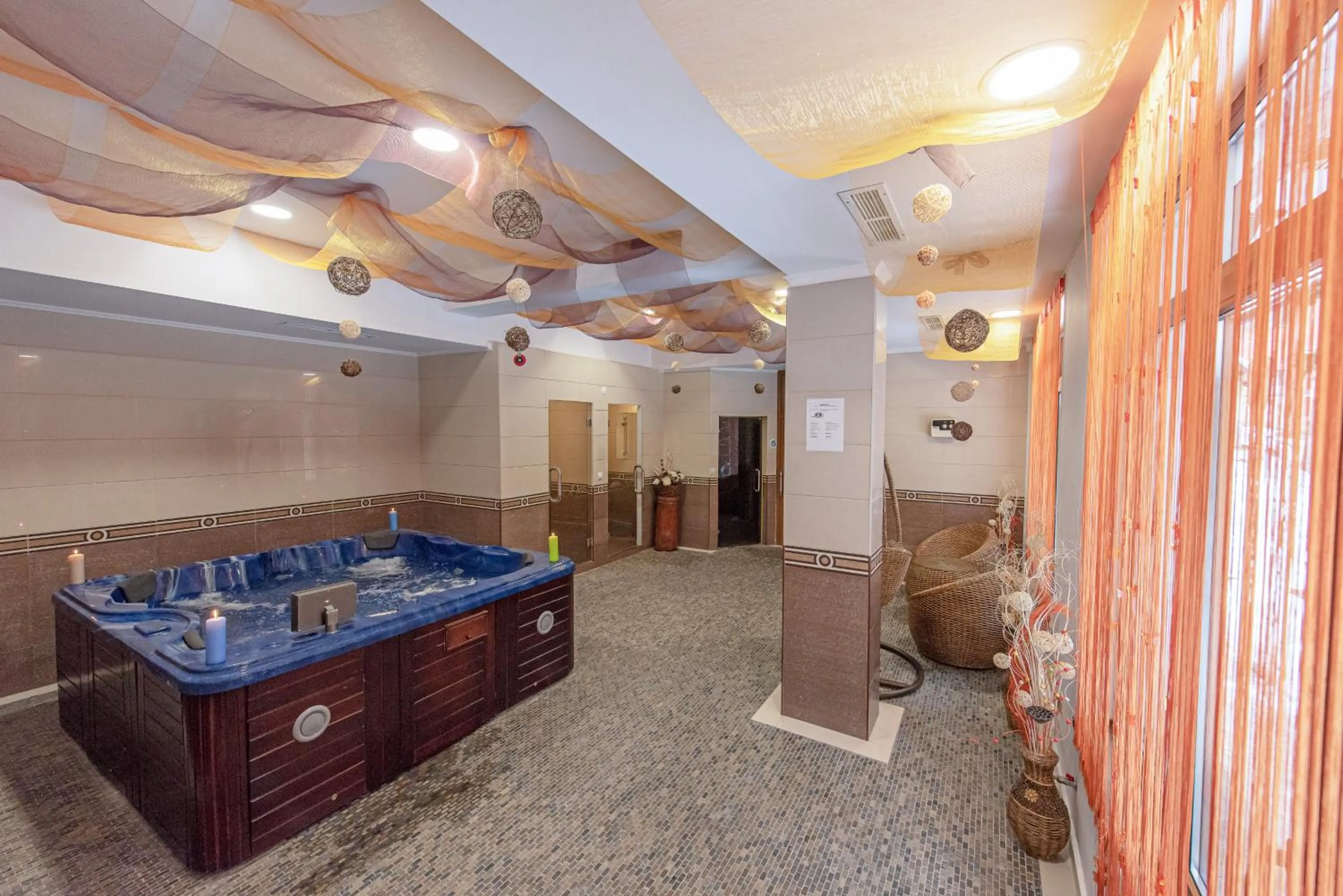Hot Tub in MPM Family Hotel Merryan