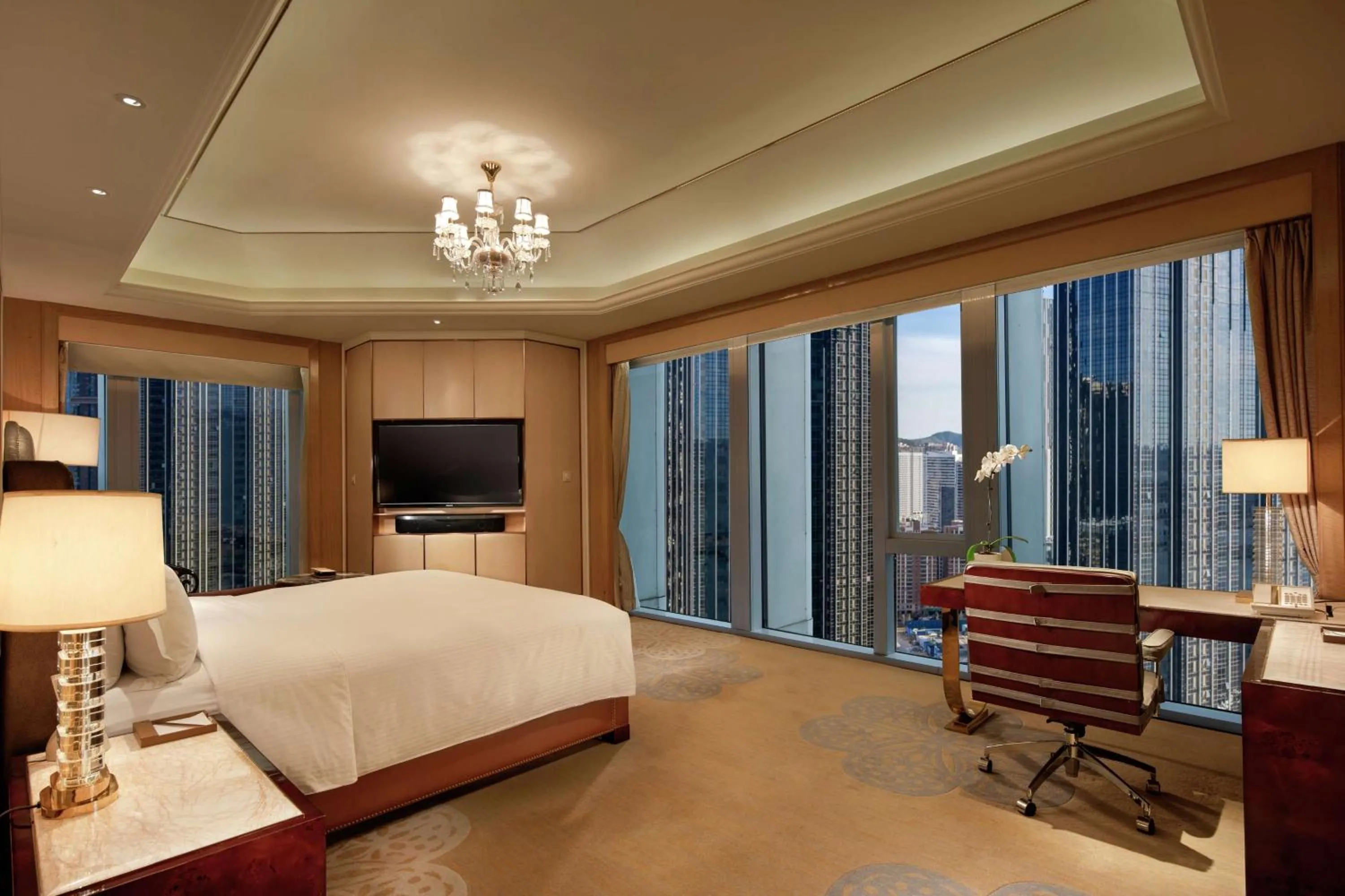 Bedroom, Bed in Conrad Dalian