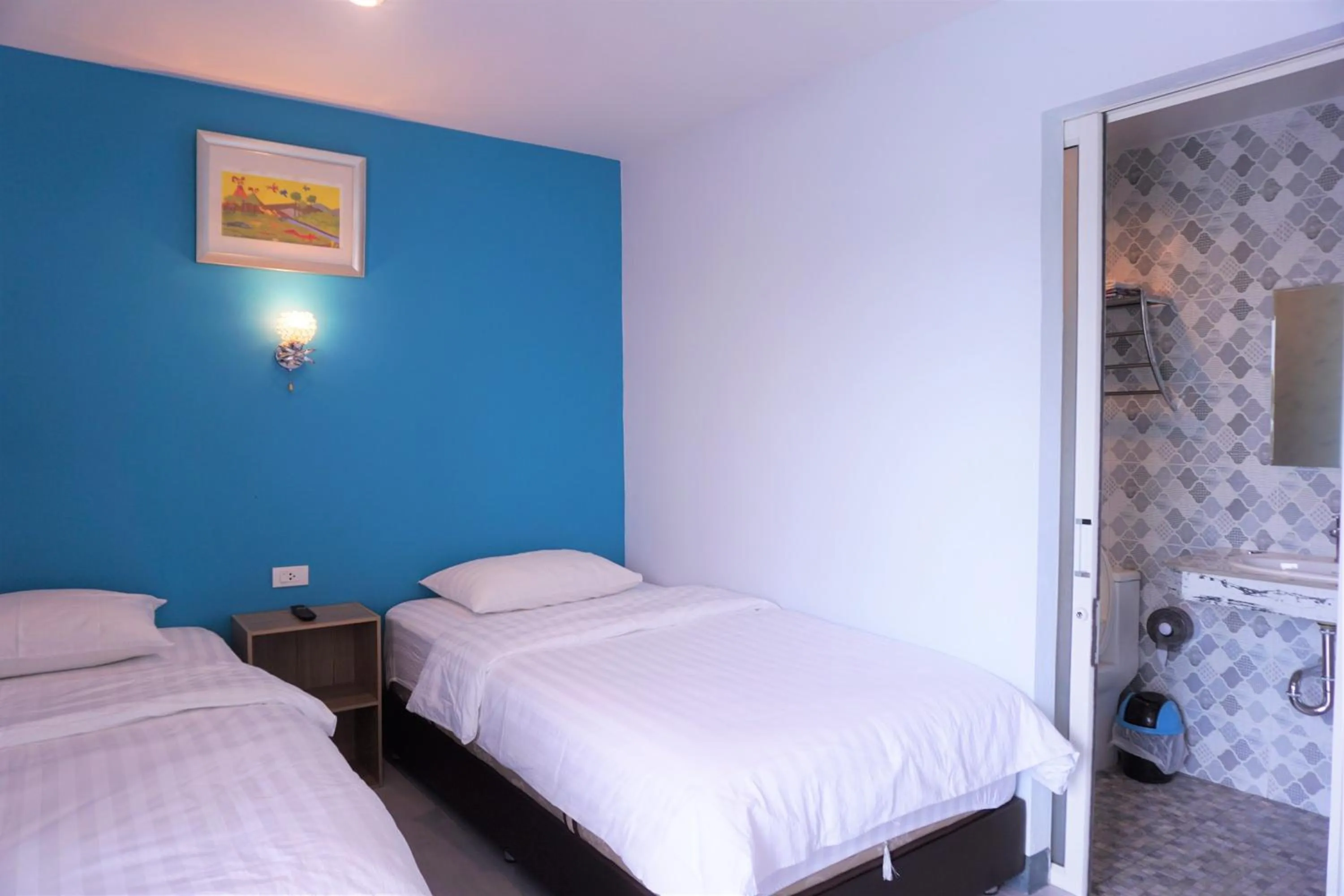 Bedroom, Bed in Dozy Lamoon House