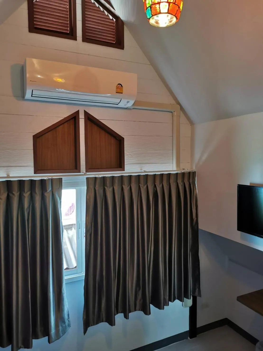 Bedroom, Bed in Dozy Lamoon House