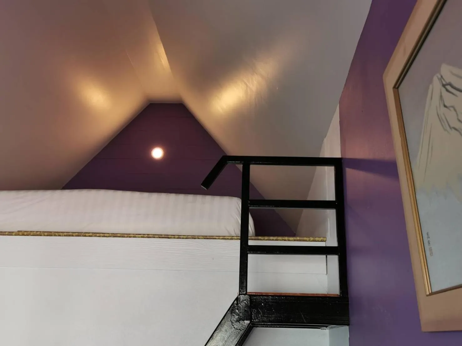 Bedroom, Bed in Dozy Lamoon House