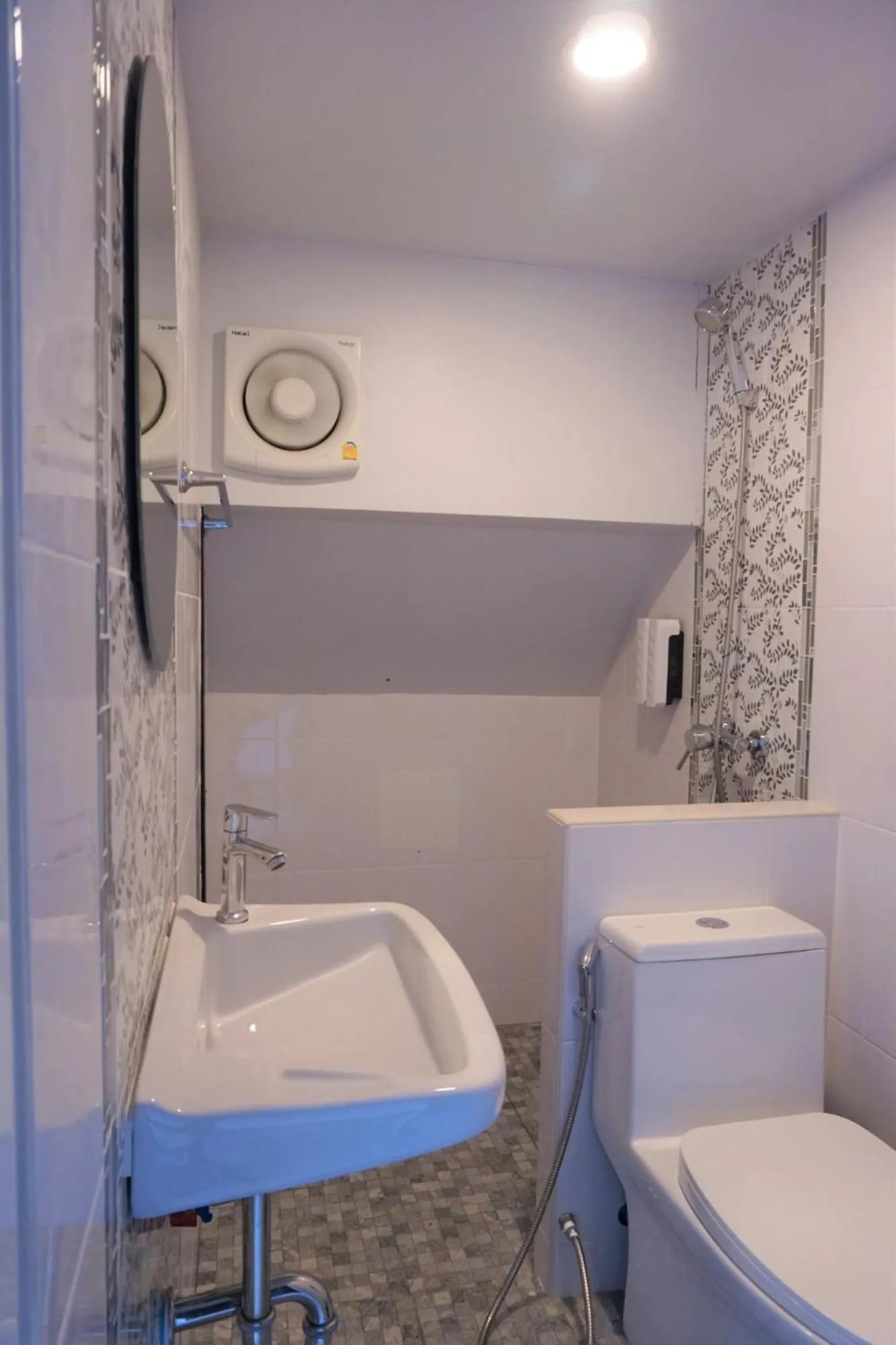 Bathroom in Dozy Lamoon House