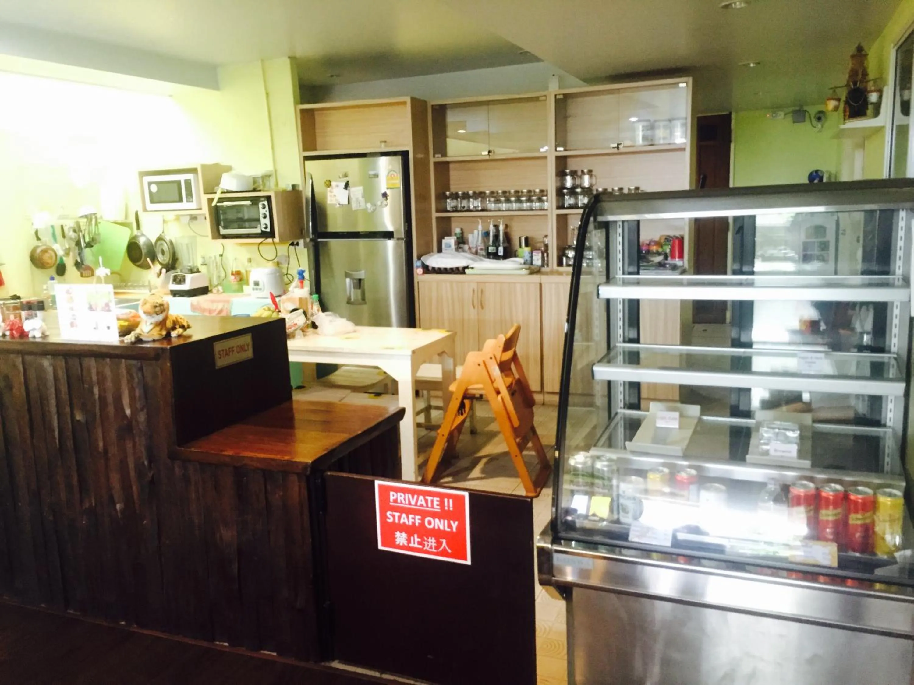 Restaurant/places to eat in Dozy Lamoon House