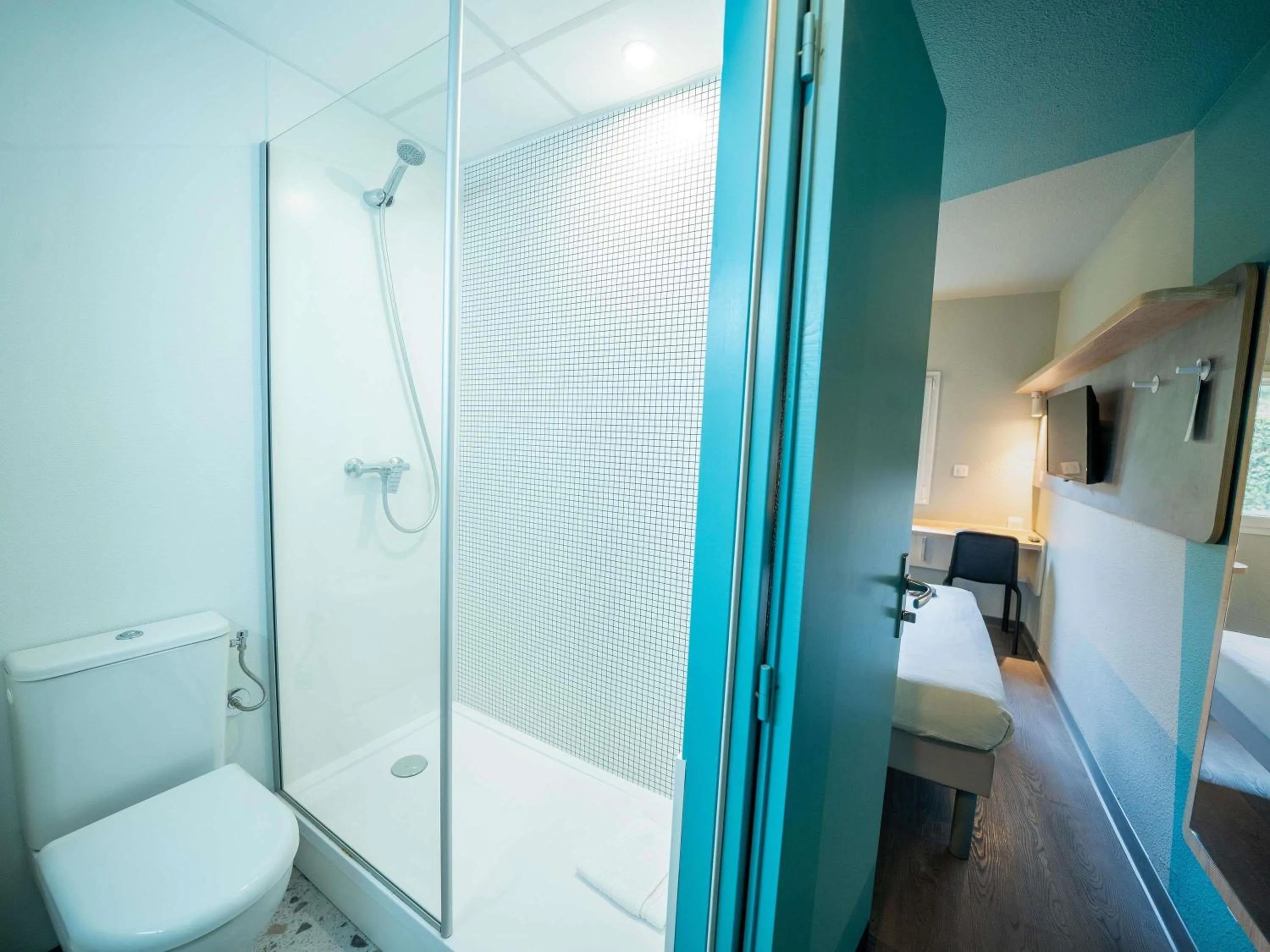 Bedroom, Bed in ibis budget Narbonne Est