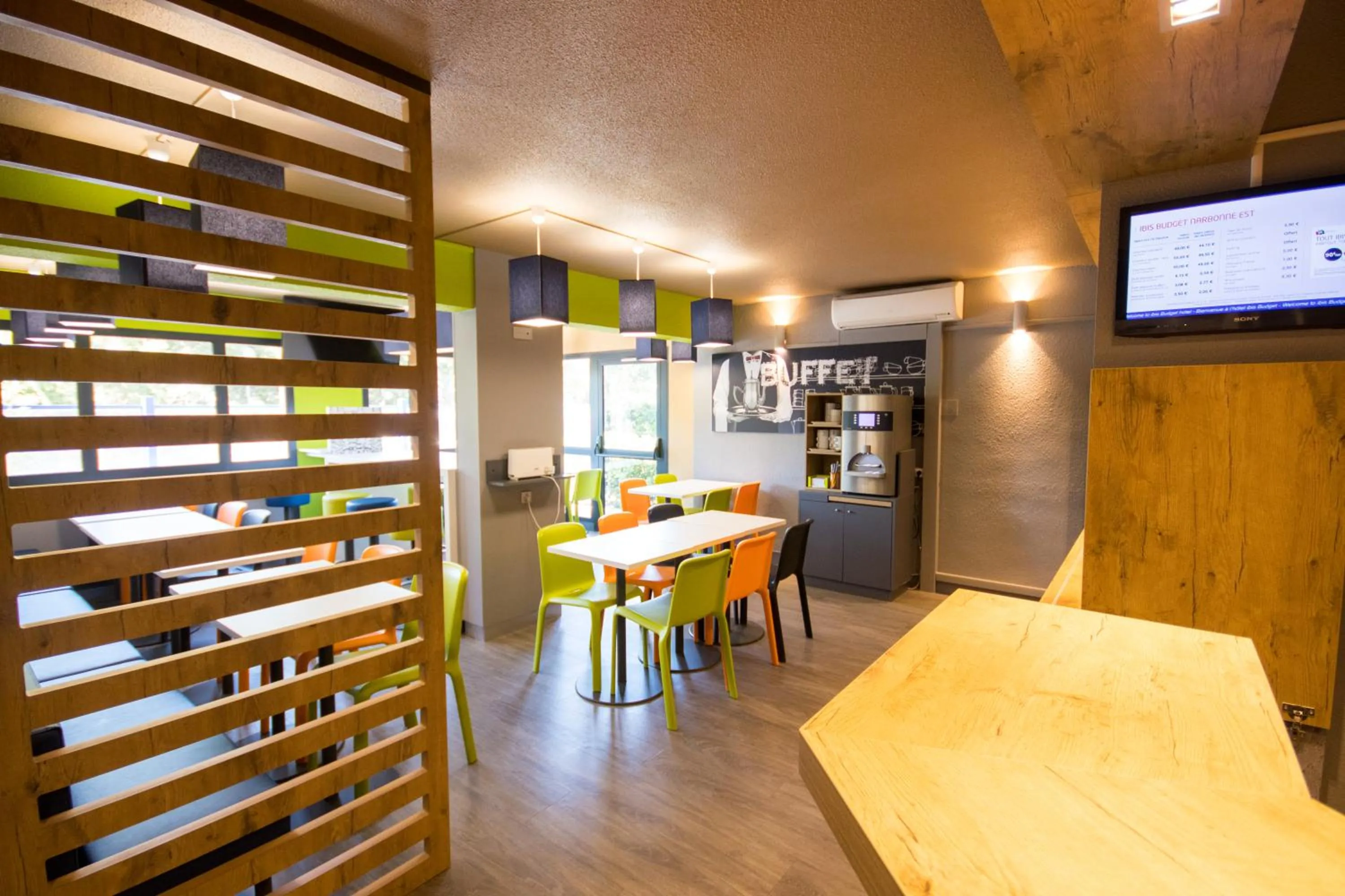 Communal lounge/ TV room in ibis budget Narbonne Est