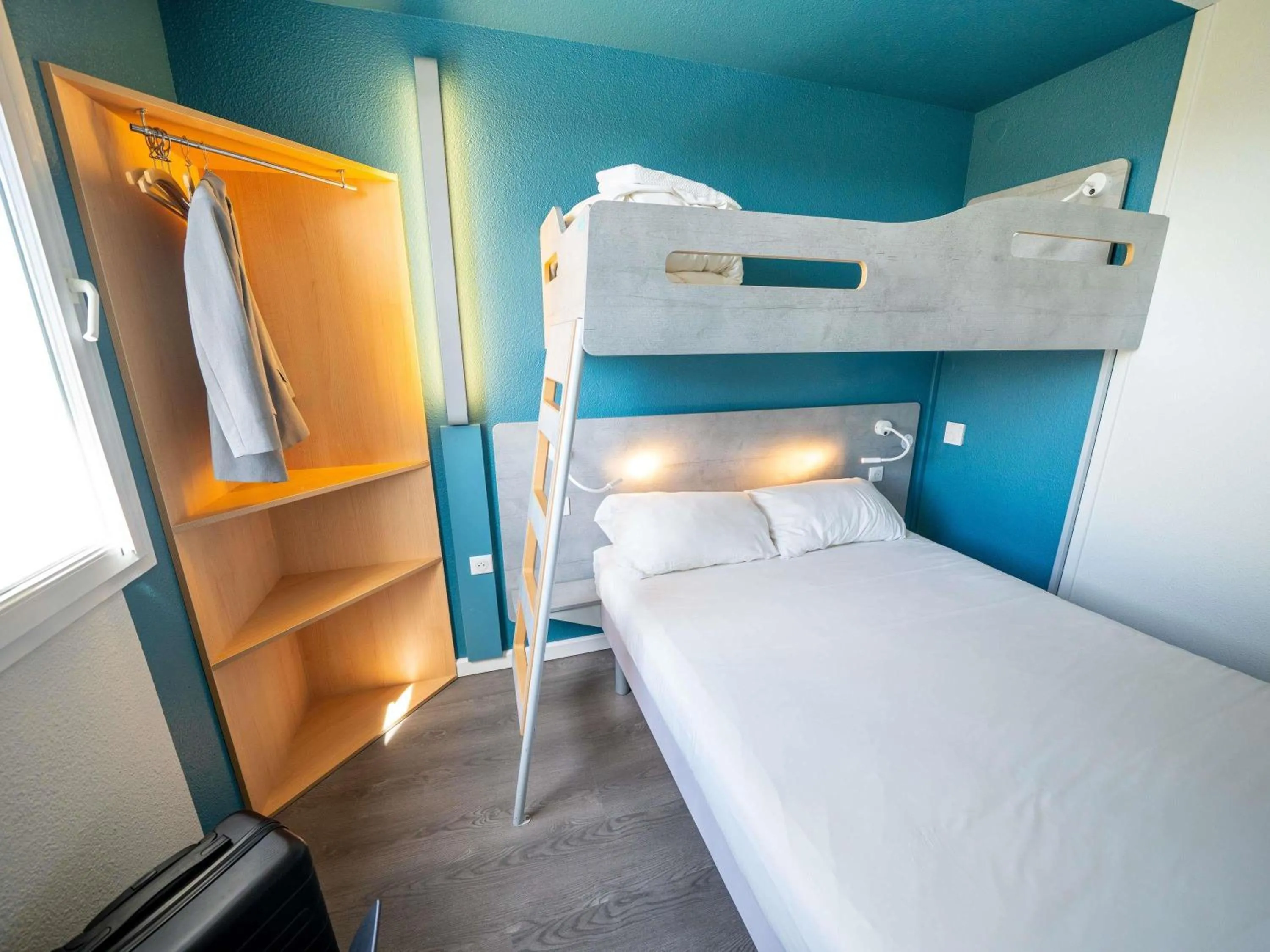Bedroom, Bed in ibis budget Narbonne Est