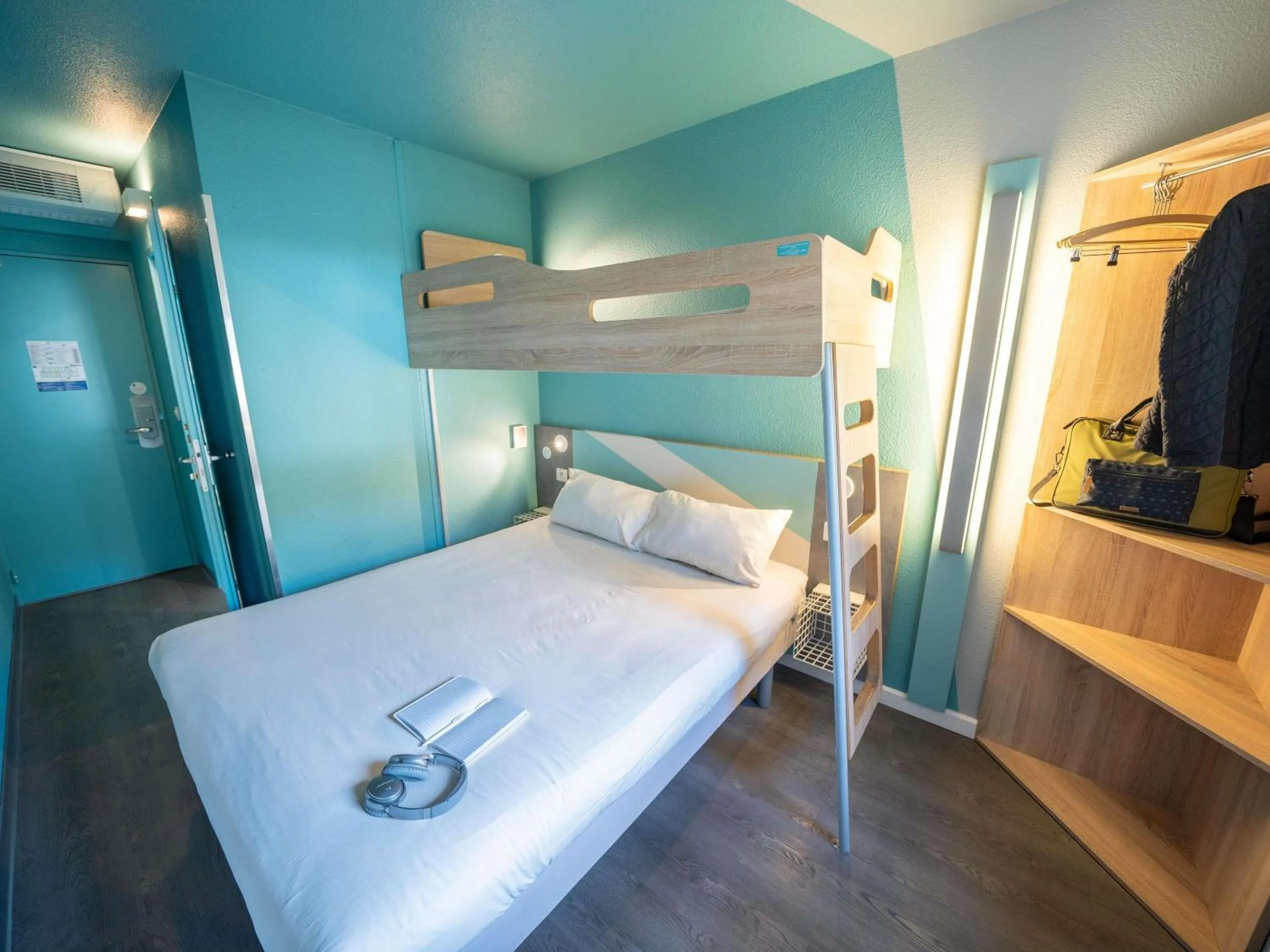 Bedroom, Bed in ibis budget Narbonne Est