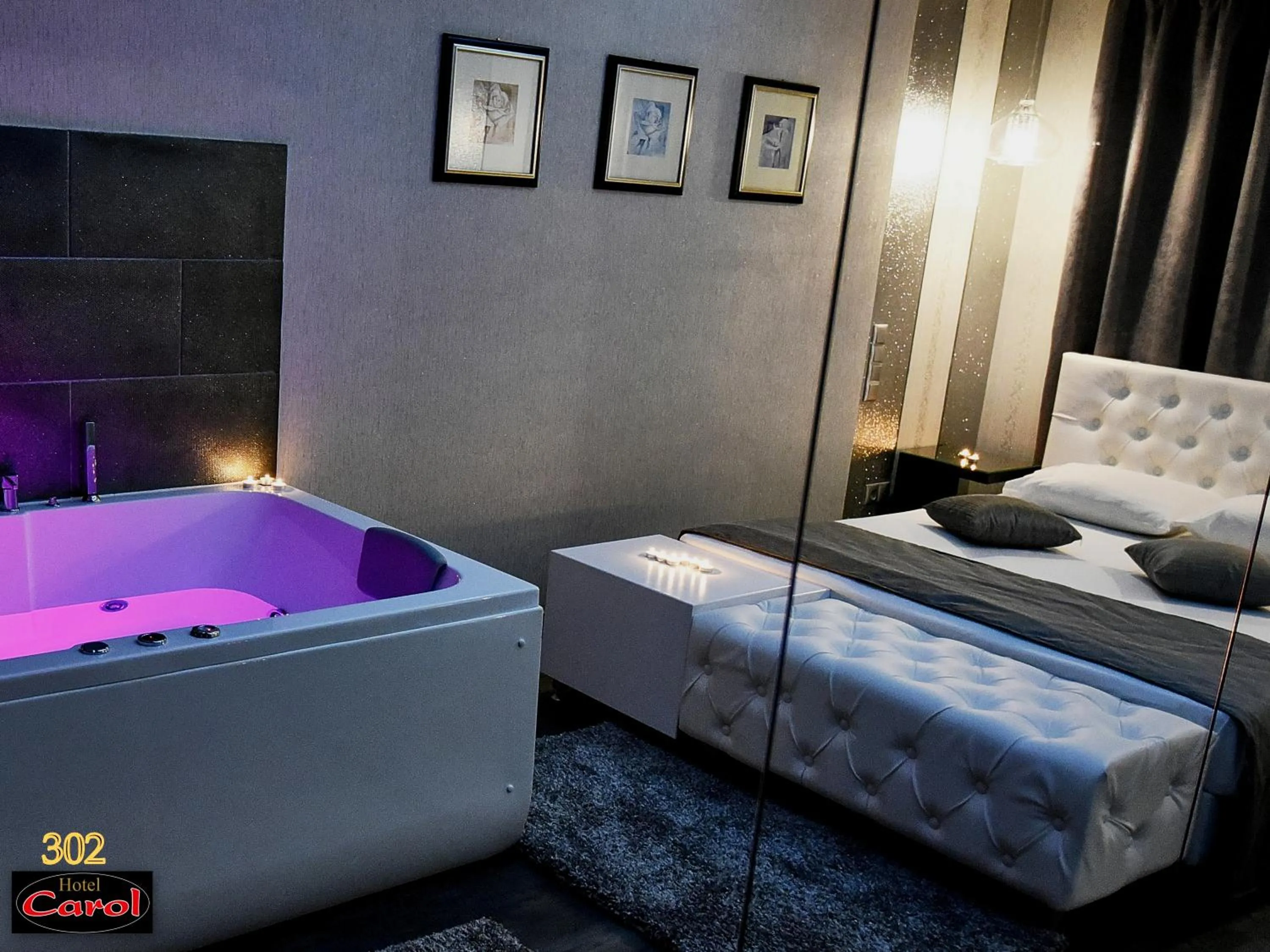 Shower, Bed in Carol Hotel