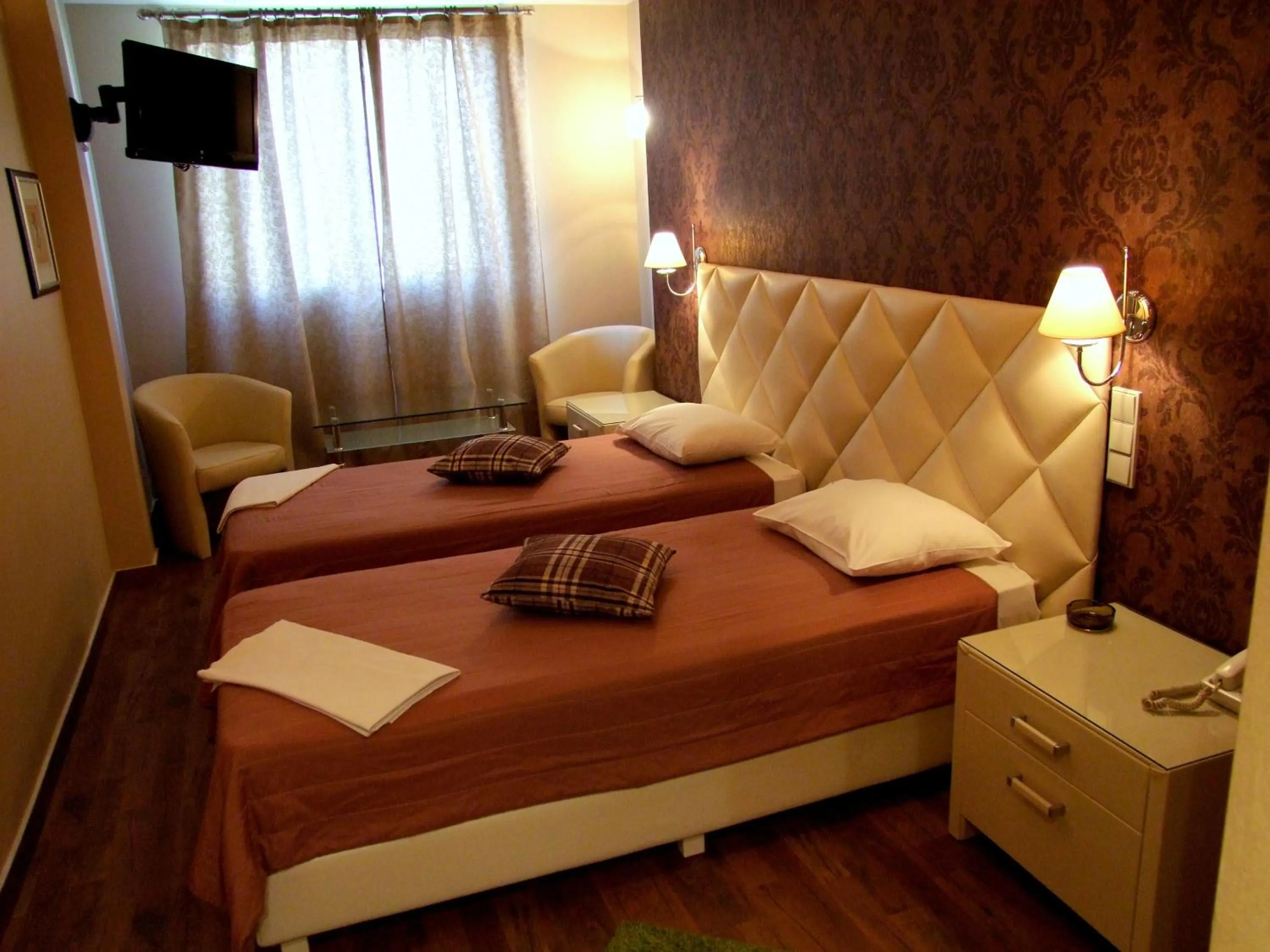 Bathroom, Bed in Carol Hotel