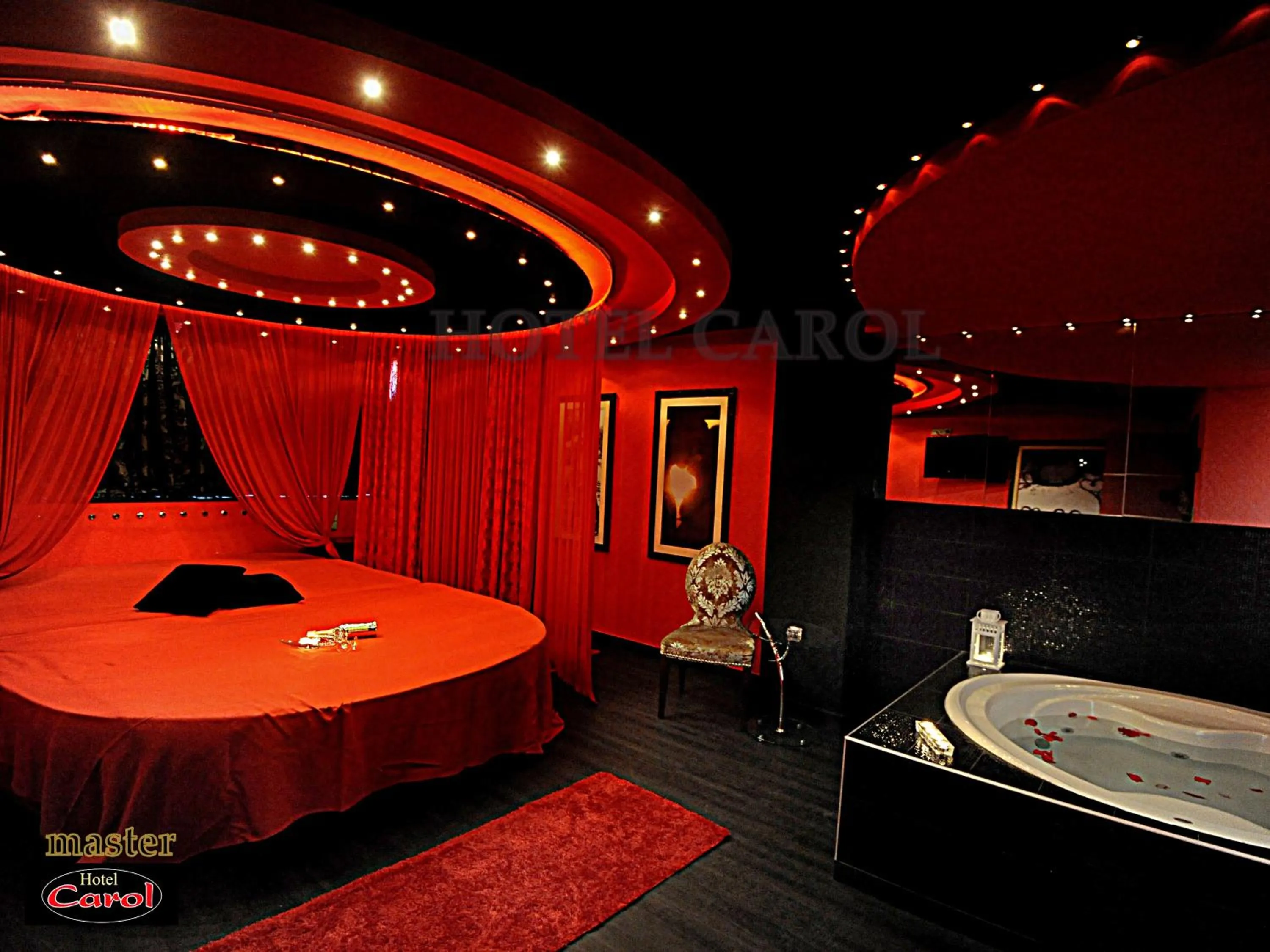 Shower in Carol Hotel