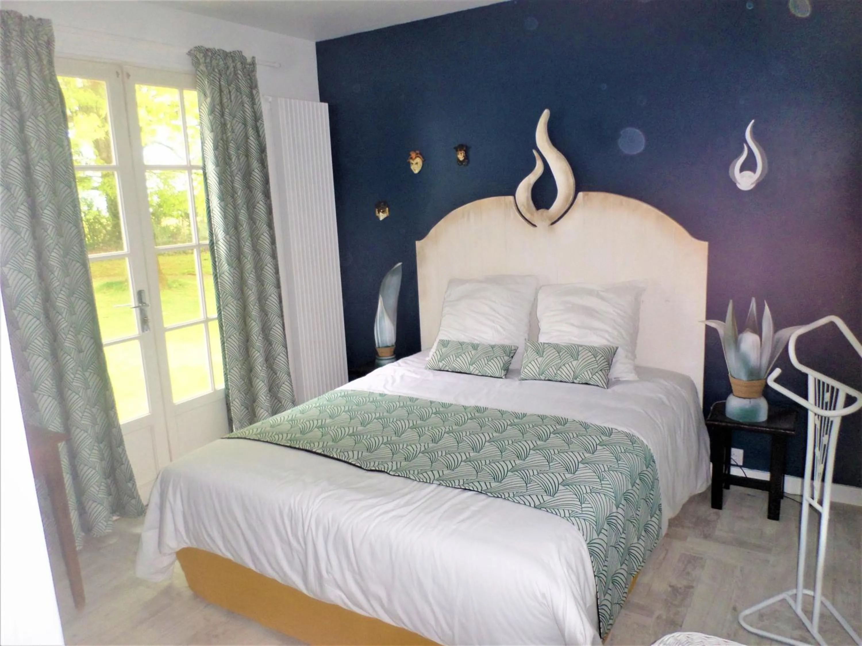 Bedroom, Bed in La Folie