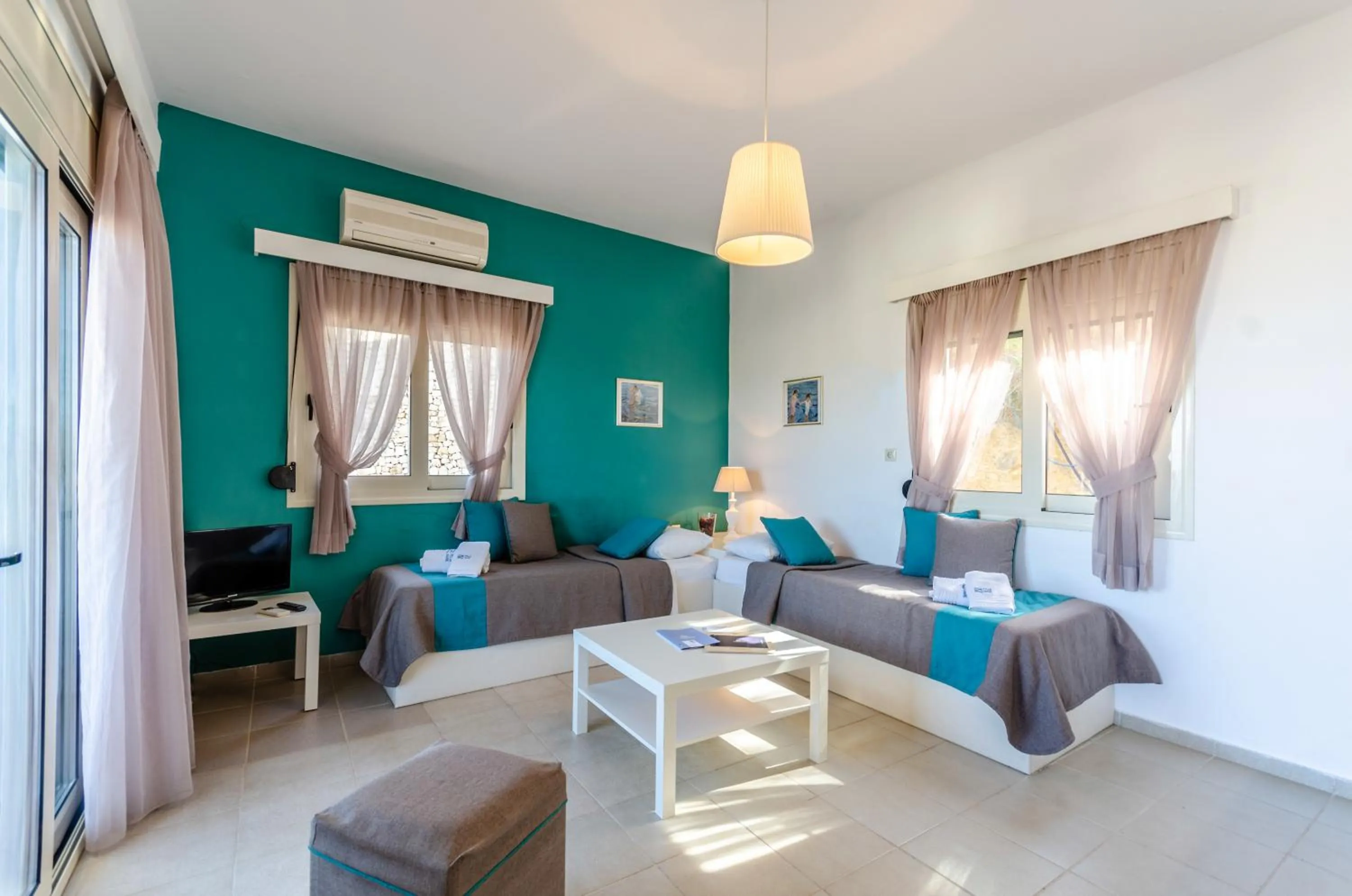 TV and multimedia in Pela Mare Hotel