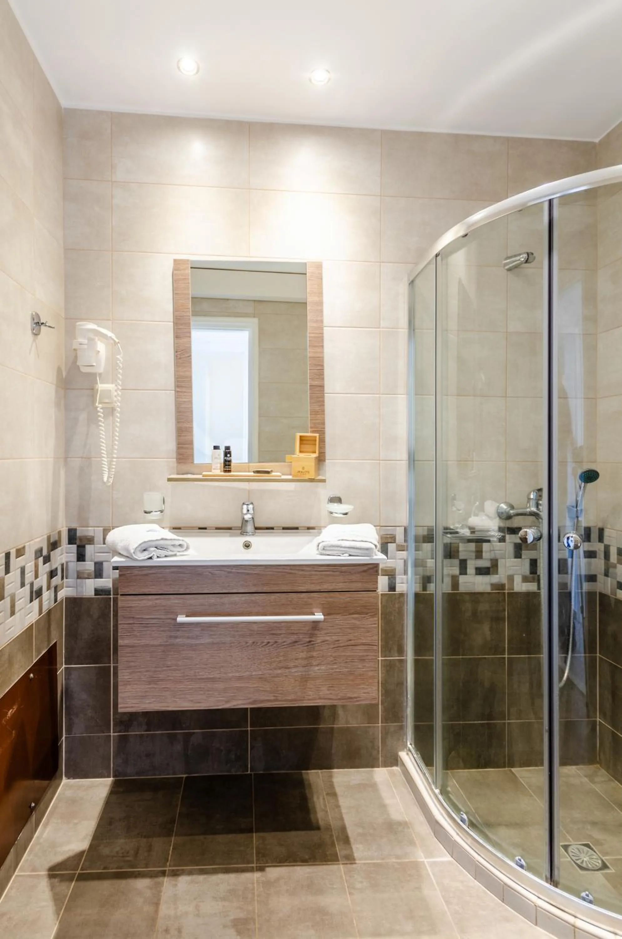 Shower in Pela Mare Hotel