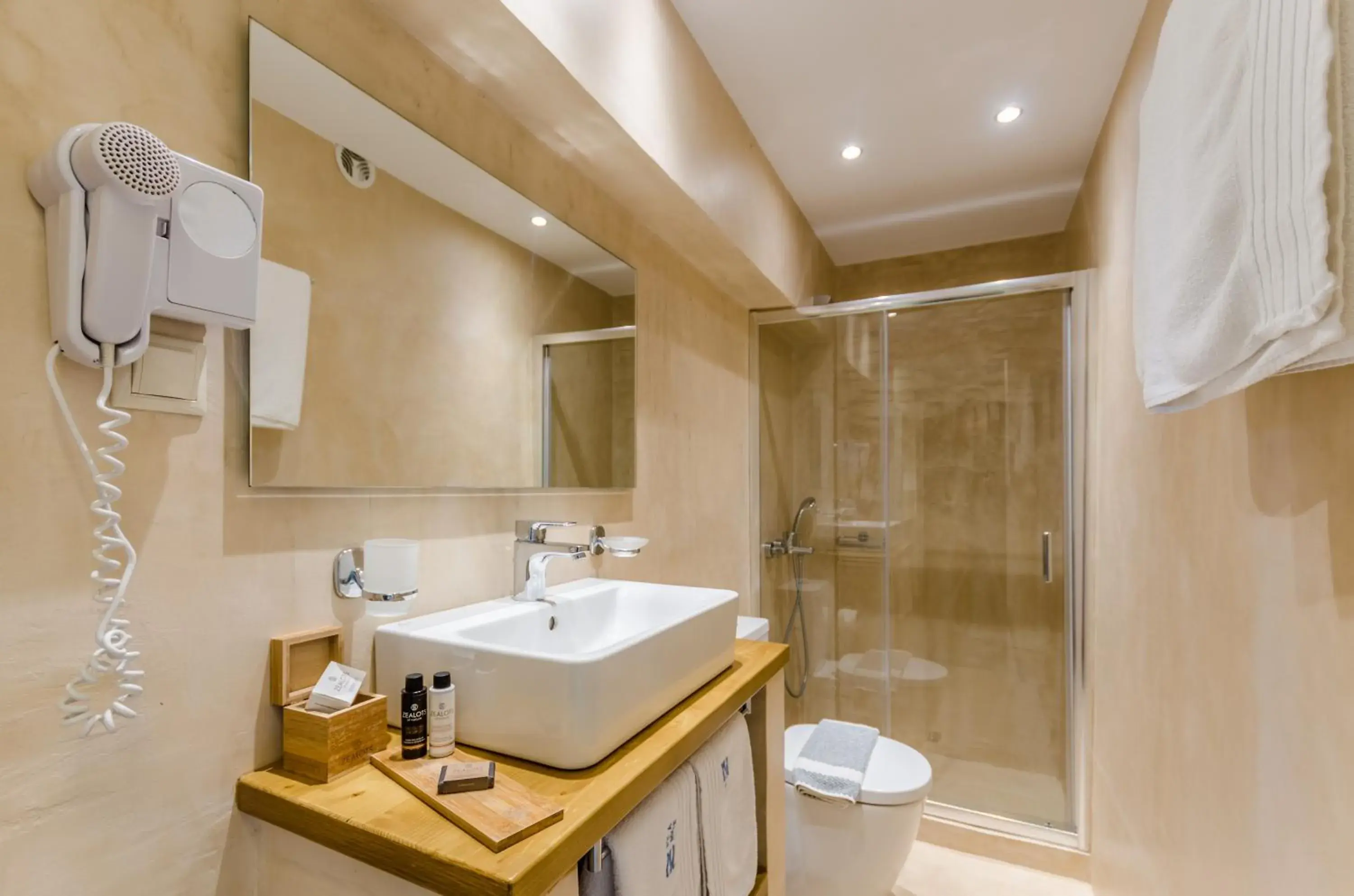 Economy Twin Room with Sea View in Pela Mare Hotel Economy Twin Room with Sea View in Pela Mare Hotel