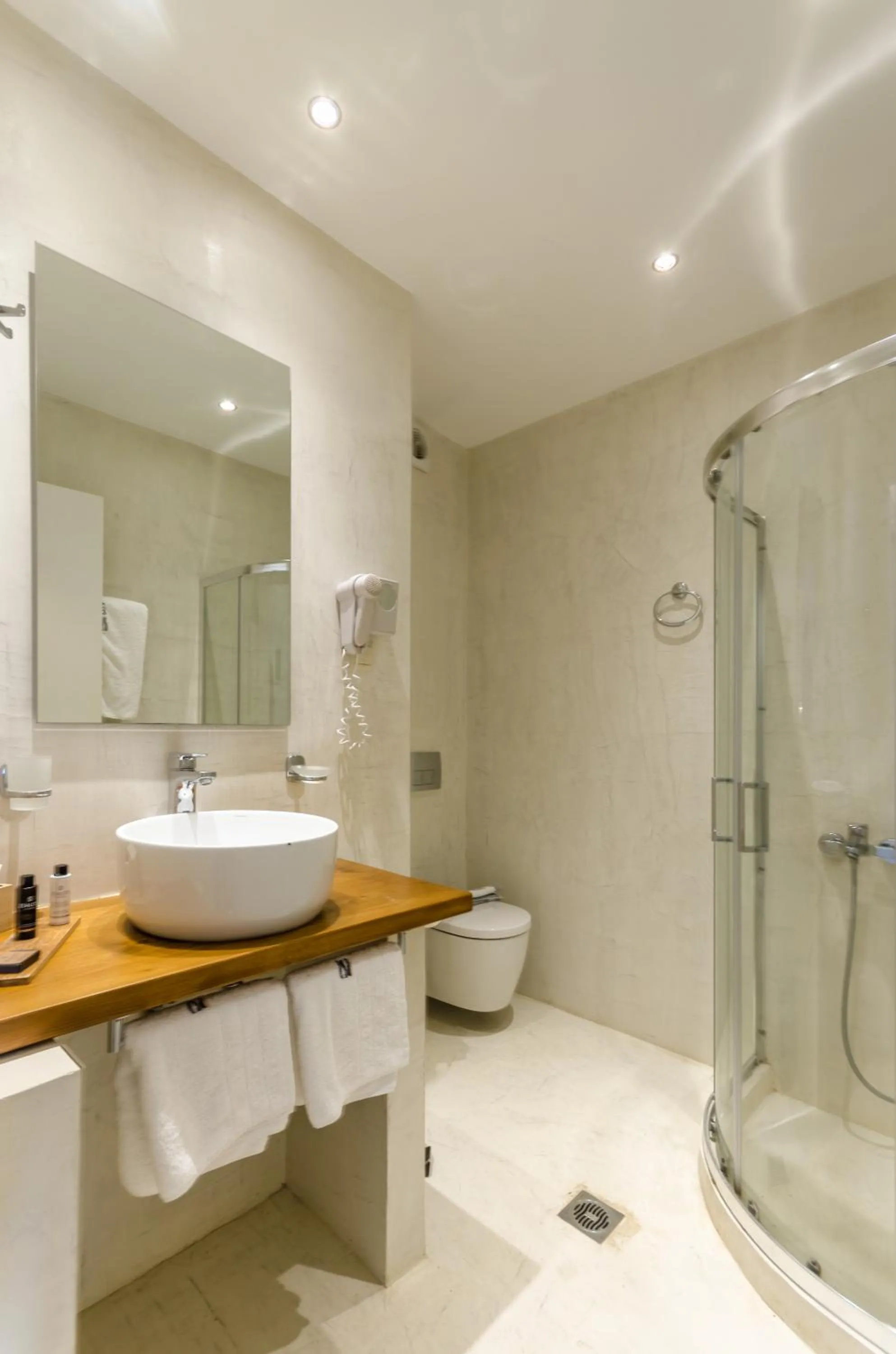 Shower in Pela Mare Hotel