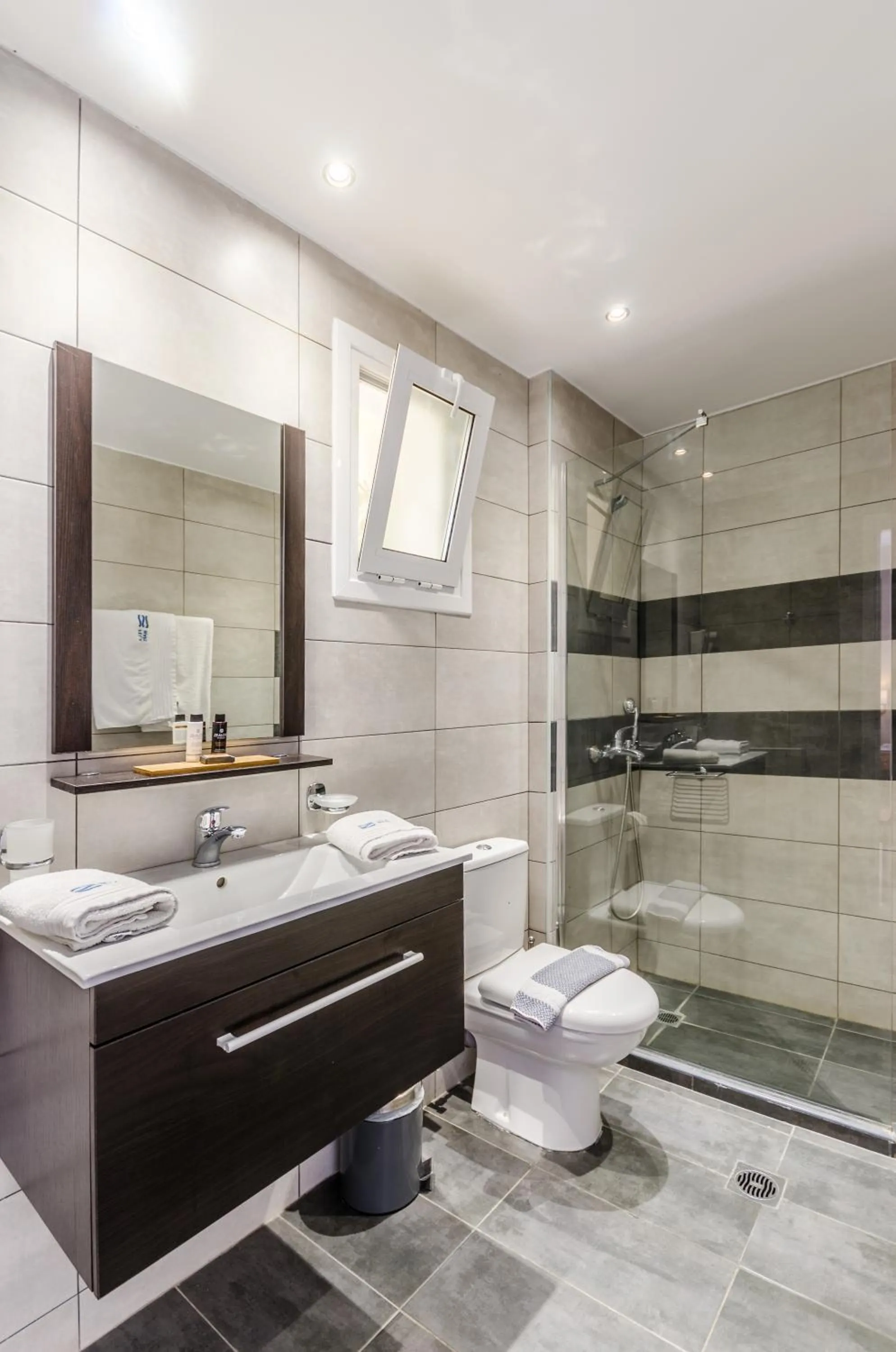 Shower in Pela Mare Hotel