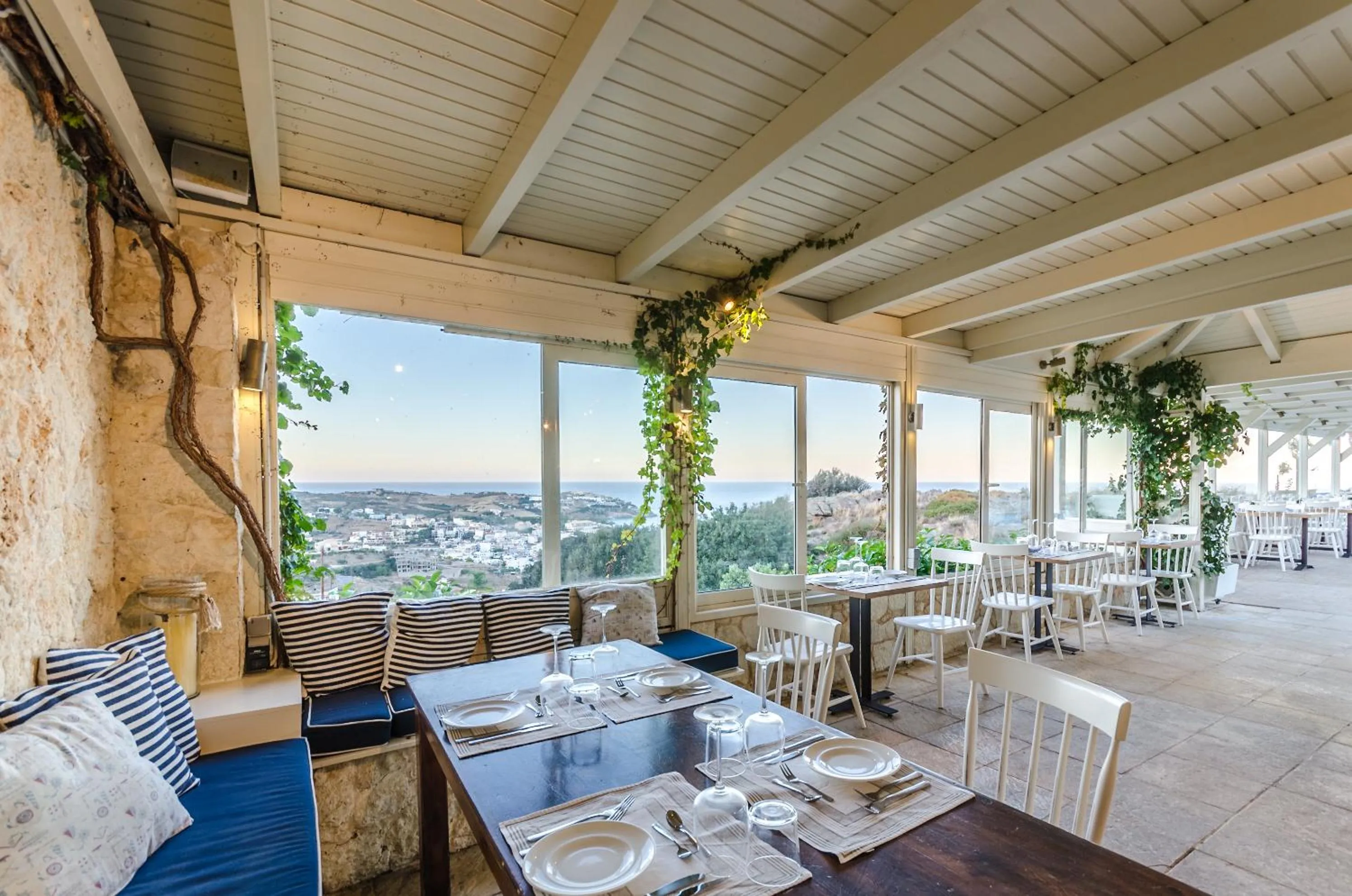 Restaurant/places to eat in Pela Mare Hotel