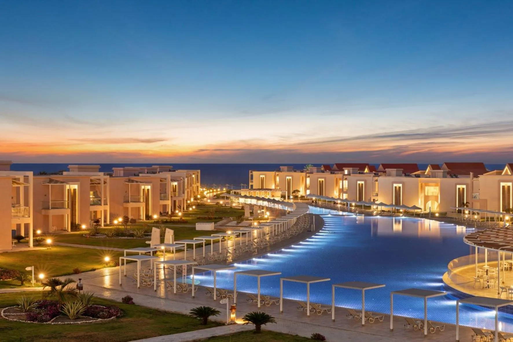 Property building, Swimming Pool in Pickalbatros Sea World Resort - Marsa Alam